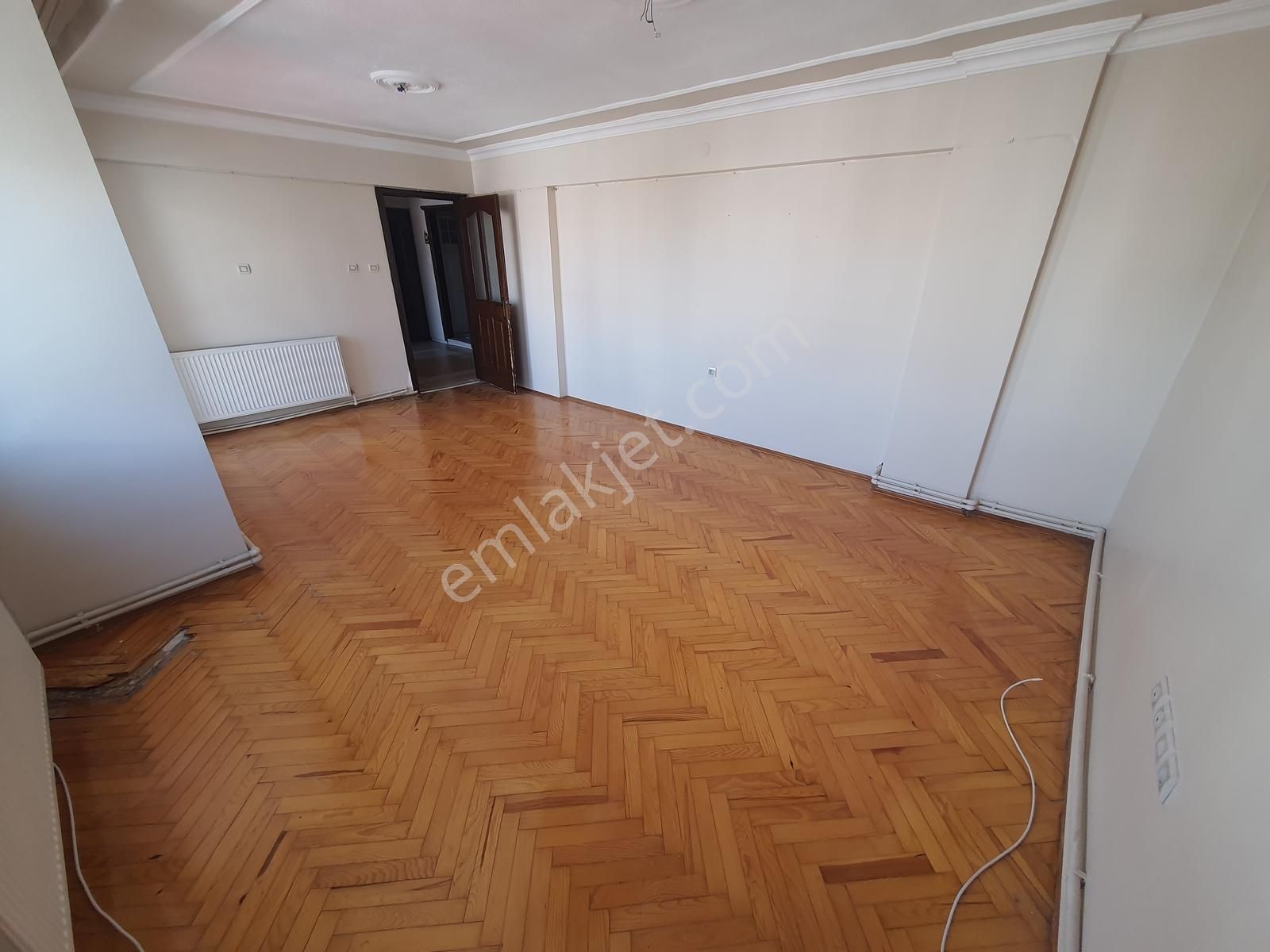 Ataşeşehirde Doğalgazlı Temiz Bakımlı Ön Cephe Kiralık 3+1 Daire - Görsel 2