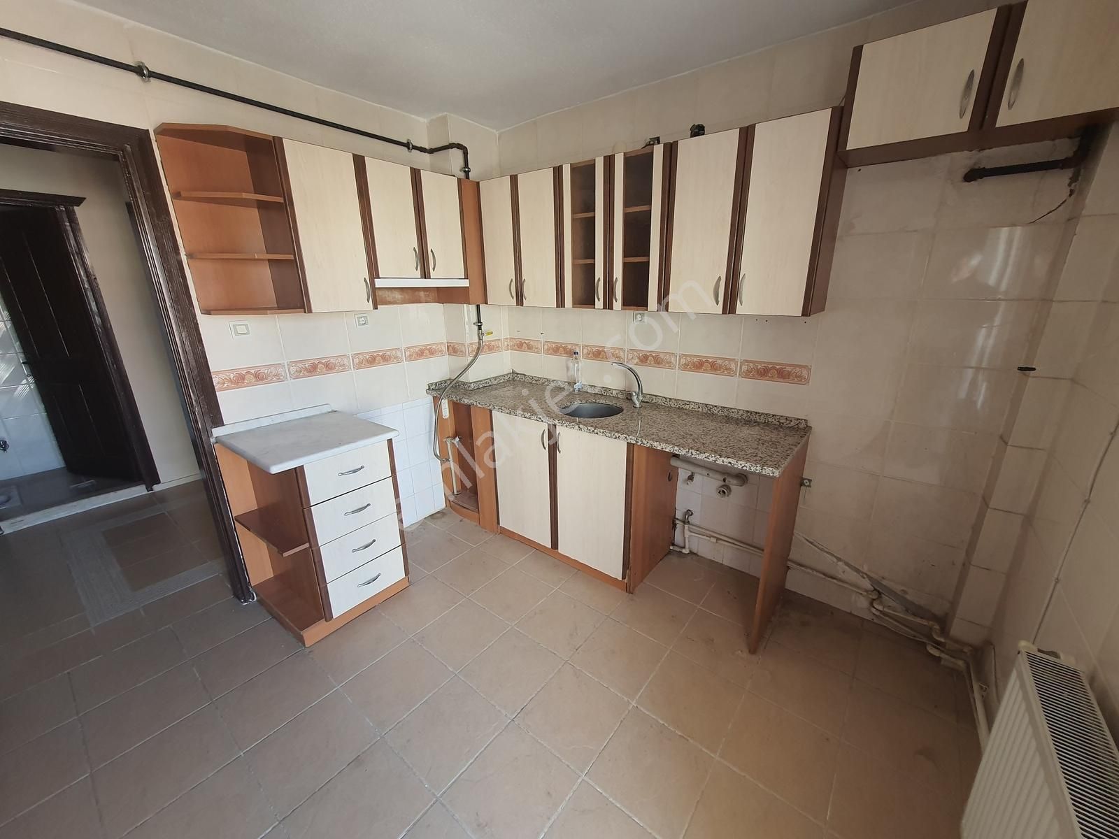 Ataşeşehirde Doğalgazlı Temiz Bakımlı Ön Cephe Kiralık 3+1 Daire - Görsel 4