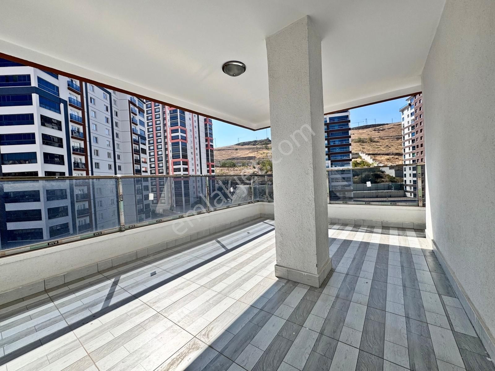 4+1 13.kat 2 Bloklu Site İçerisinde Cad. Üzeri Kapalı Otoparklı - Görsel 8