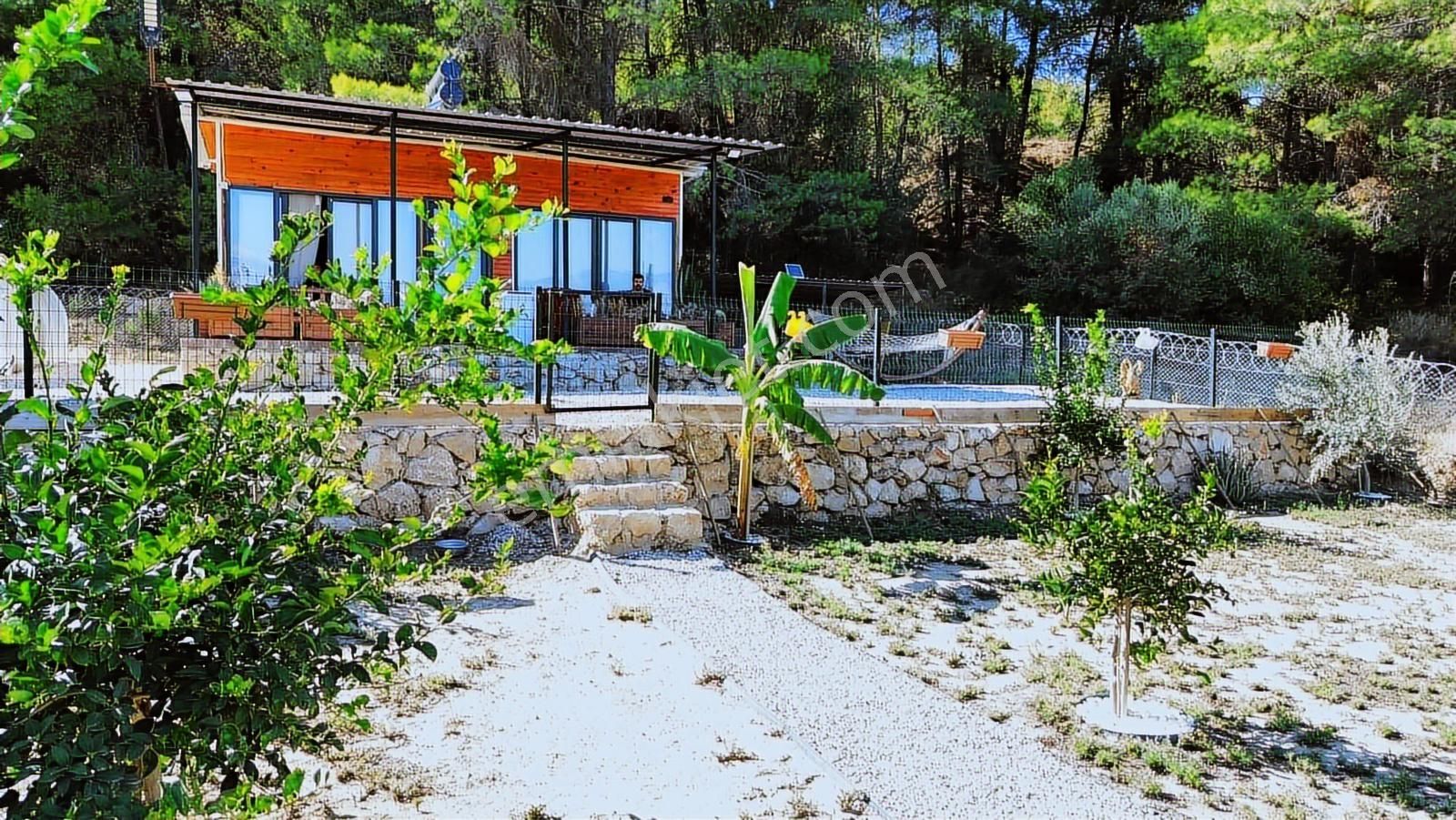 Yaşama Hazır Evli, Bahçeli,seralı Harika Manzaralı Satılık Arazi