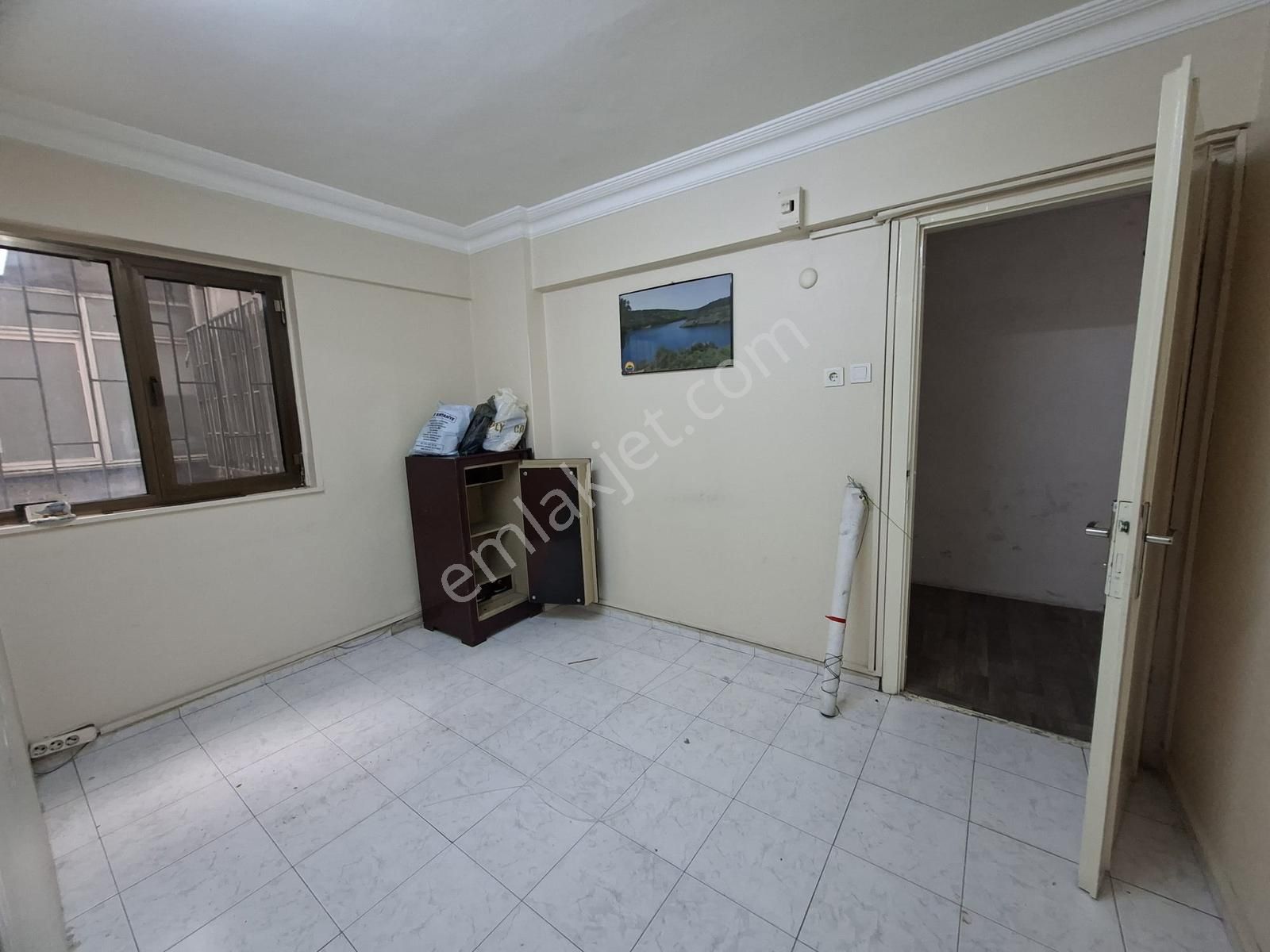 Metro Ve Metrobüse Yakın Şirin Evler Meydanda Ofis Büro - Görsel 13