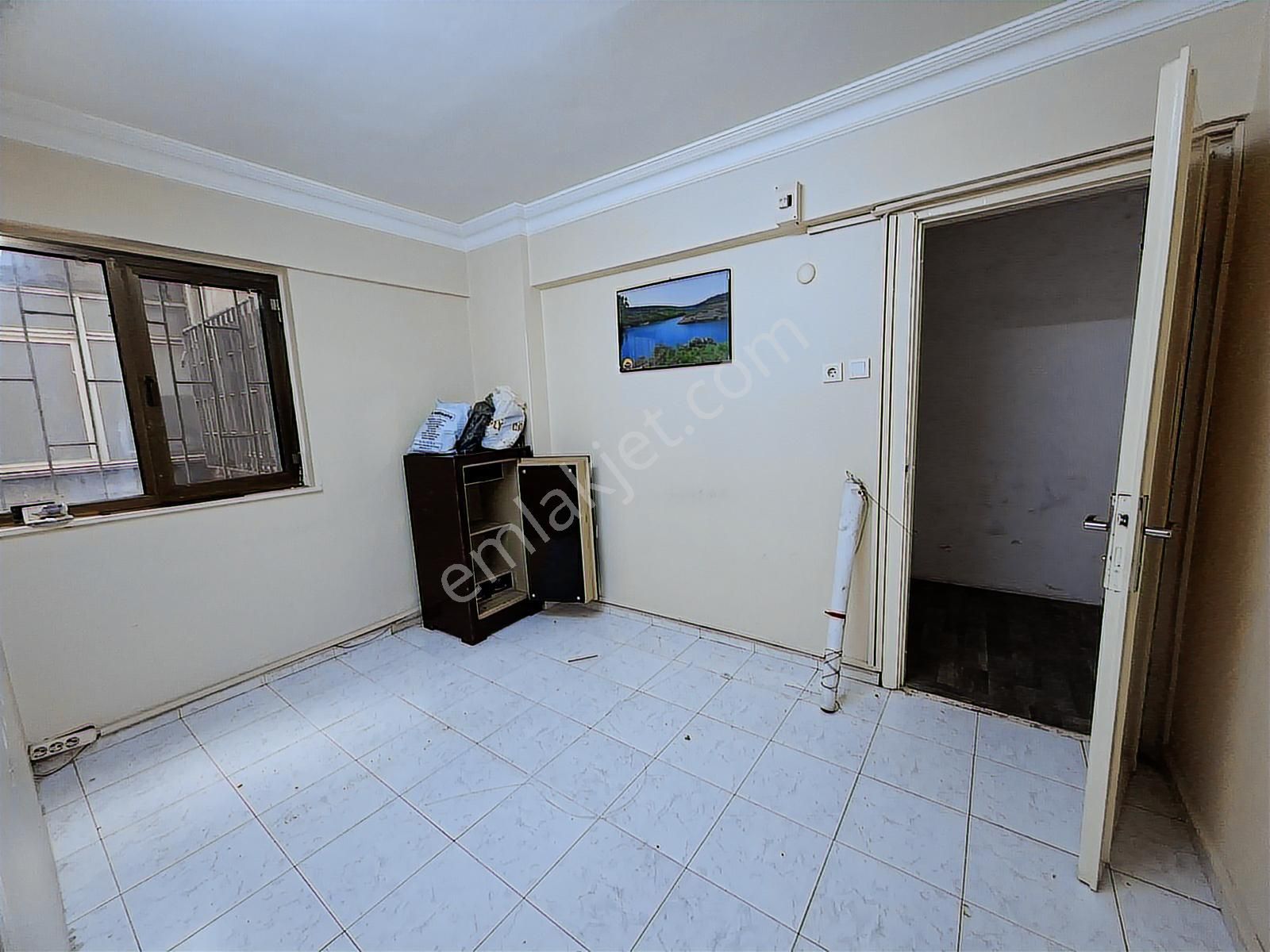 Metro Ve Metrobüse Yakın Şirin Evler Meydanda Ofis Büro - Görsel 25