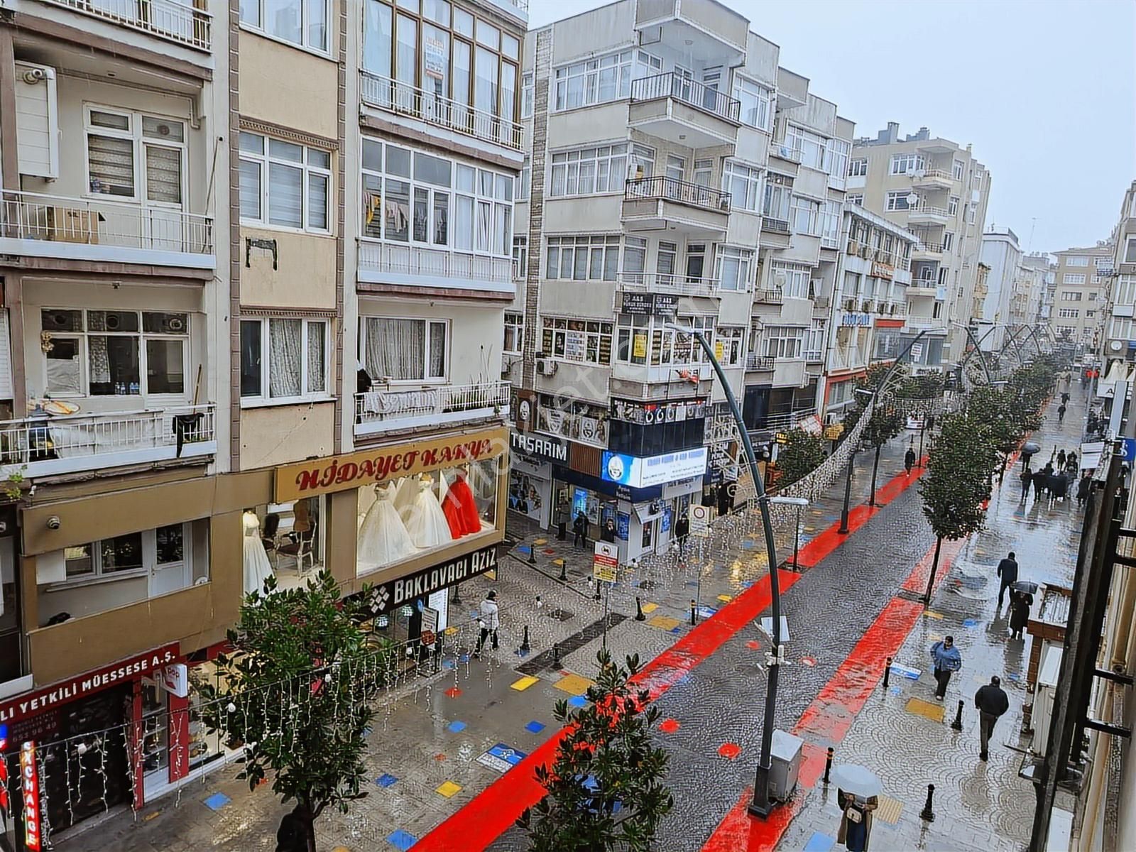 Metro Ve Metrobüse Yakın Şirin Evler Meydanda Ofis Büro - Görsel 11