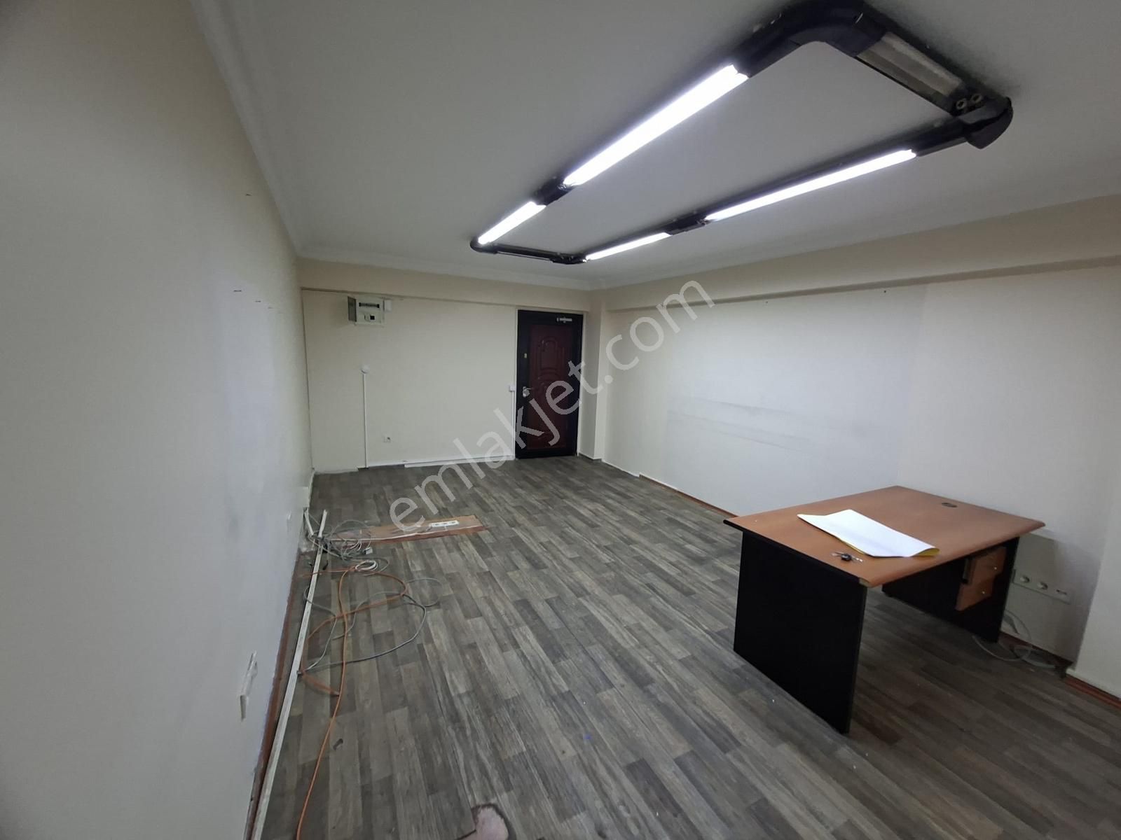 Metro Ve Metrobüse Yakın Şirin Evler Meydanda Ofis Büro - Görsel 26