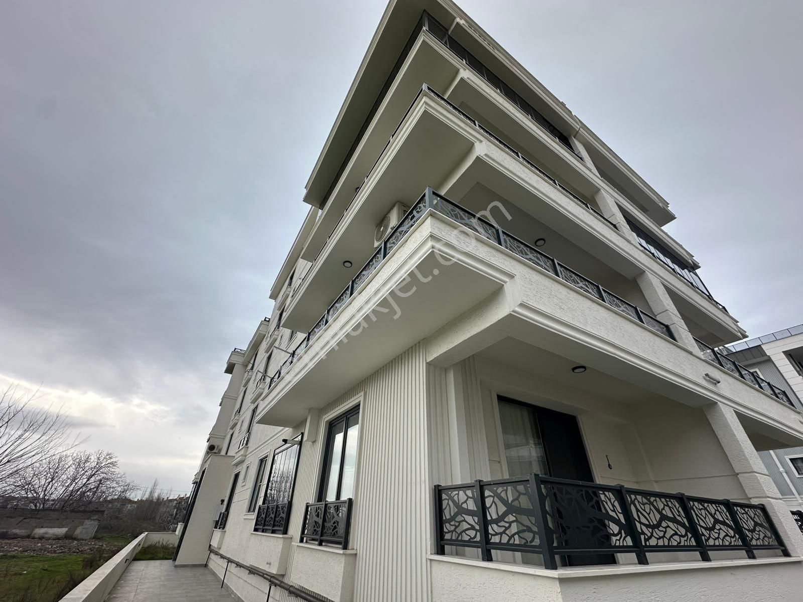 Dora Dan Satılık Pazar Sokağında Sıfır 2+1 Açık Mutfak Lüx Daire