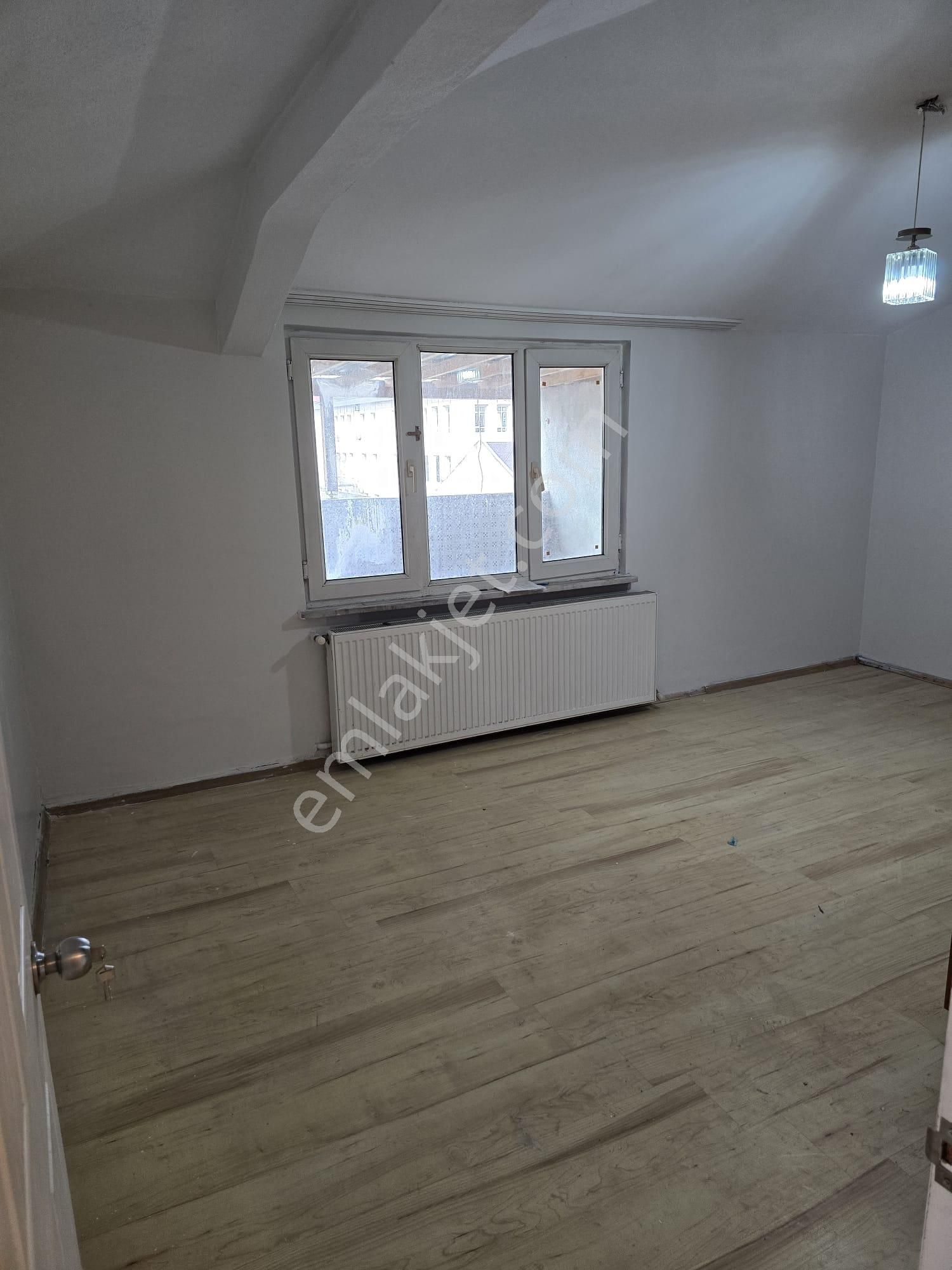 Şemsipaşa 51. Sokakta Çatıkatı 2+1 Kiralık Daire - Görsel 5