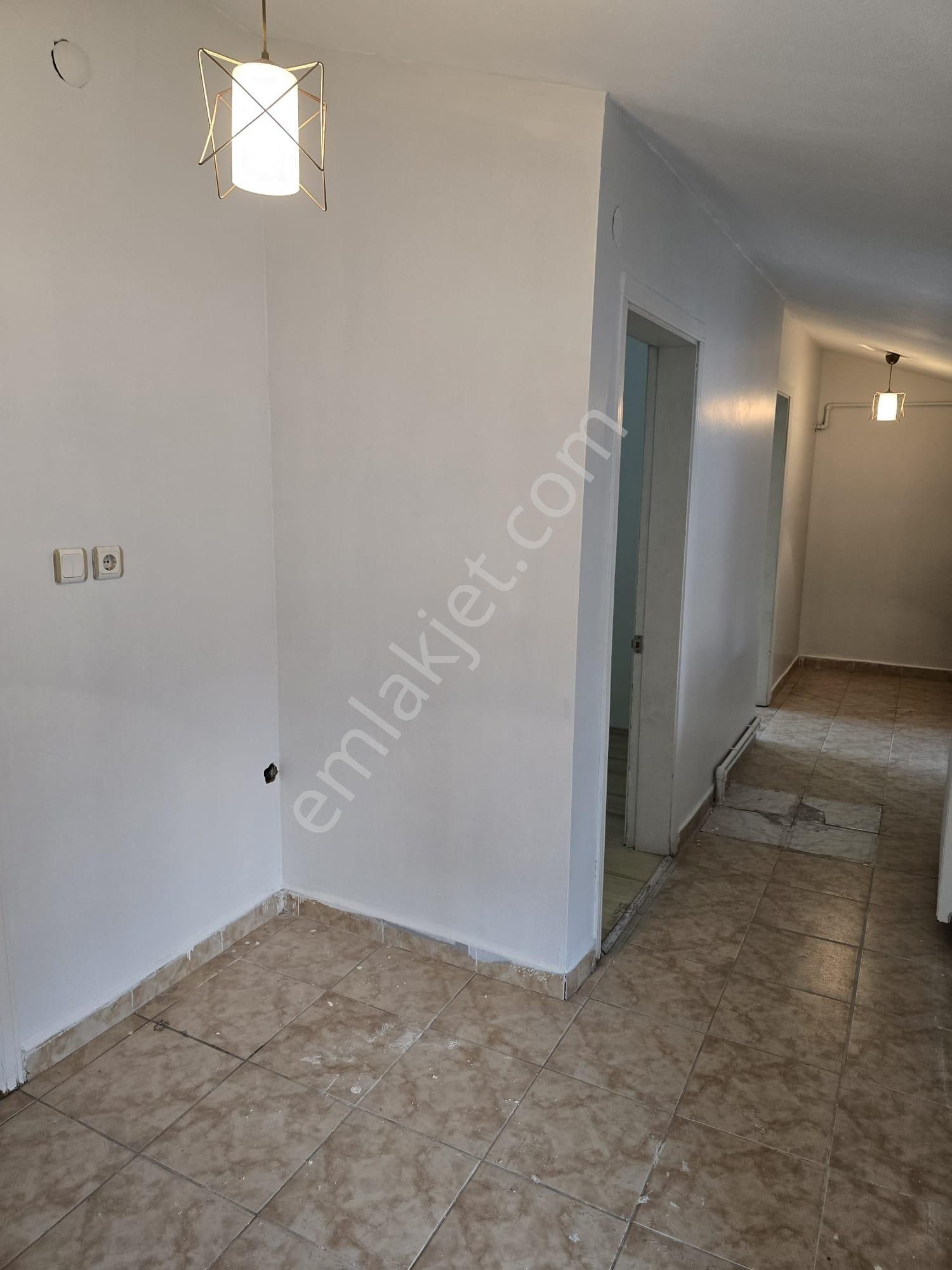 Şemsipaşa 51. Sokakta Çatıkatı 2+1 Kiralık Daire - Görsel 9