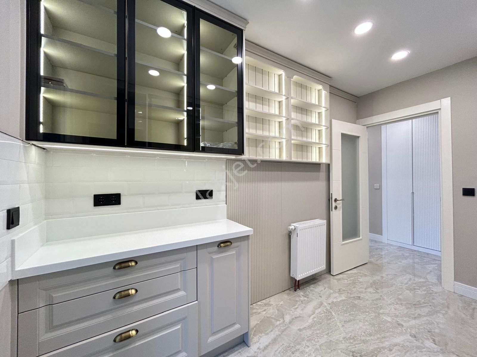 Erenköy'de Balkonlu Ebv.banylu 7/24 Güvenlikli Site De 3+1 130m2 - Görsel 9