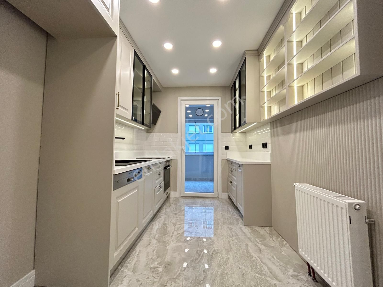 Erenköy'de Balkonlu Ebv.banylu 7/24 Güvenlikli Site De 3+1 130m2 - Görsel 5