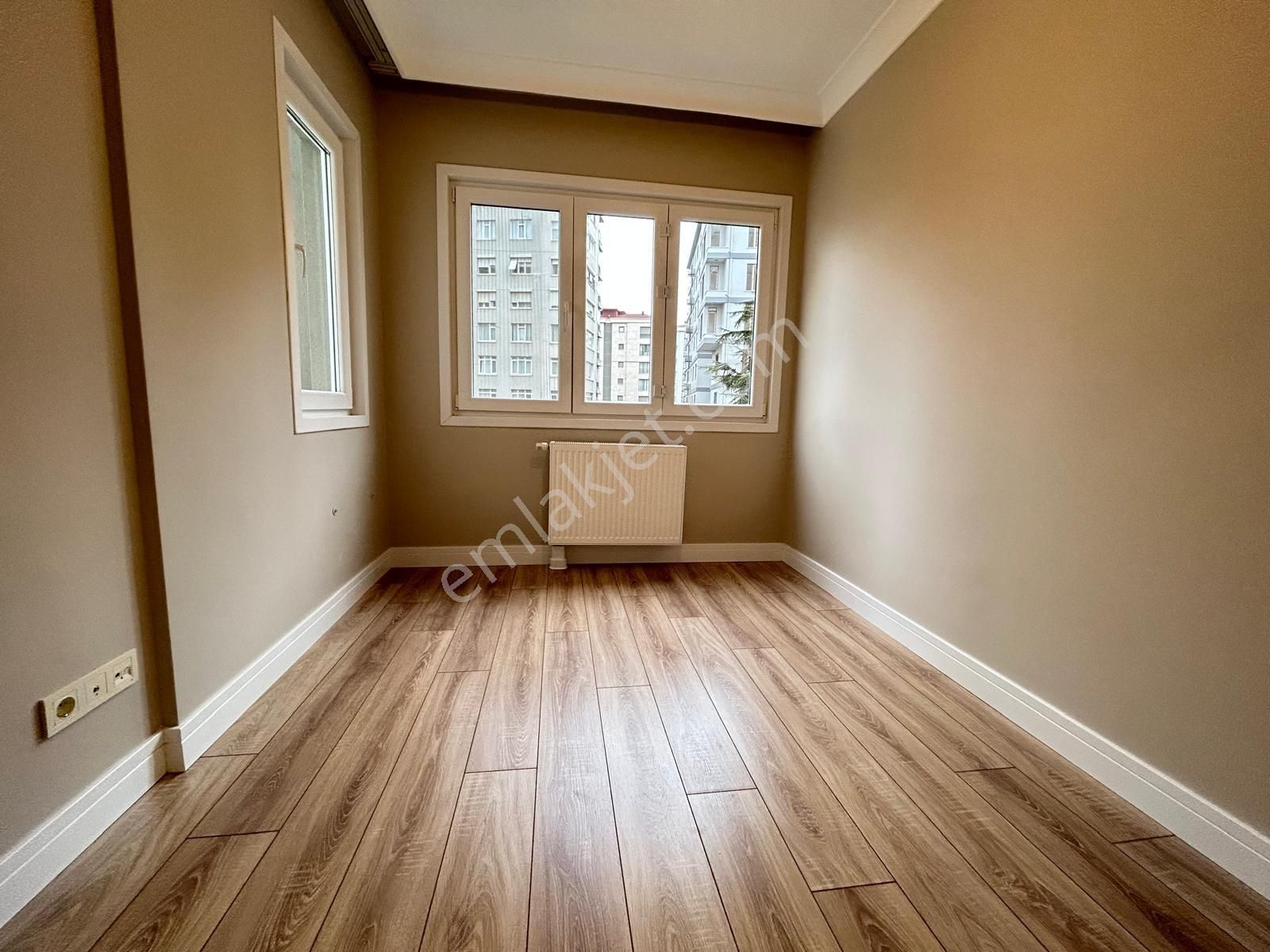 Erenköy'de Balkonlu Ebv.banylu 7/24 Güvenlikli Site De 3+1 130m2 - Görsel 14