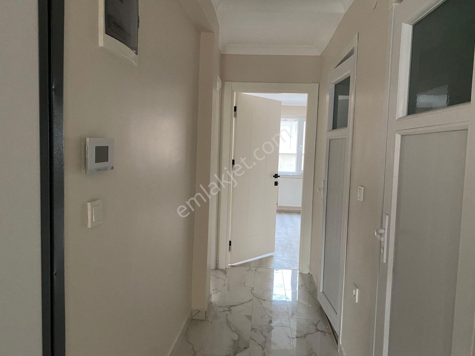 Avrupa Emlak Tan Esenler Fatih Mah 75m² 2+1 2.kat,5 Yıllık,üçyüzlü Metroya 5-10 Dk(kamu Çalışanı) - Görsel 13