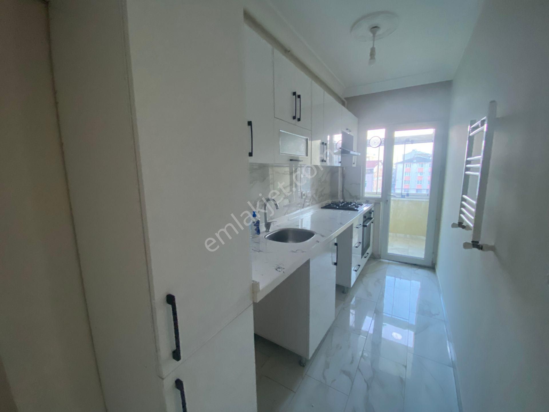 Avrupa Emlak Tan Esenler Fatih Mah 75m² 2+1 2.kat,5 Yıllık,üçyüzlü Metroya 5-10 Dk(kamu Çalışanı) - Görsel 3