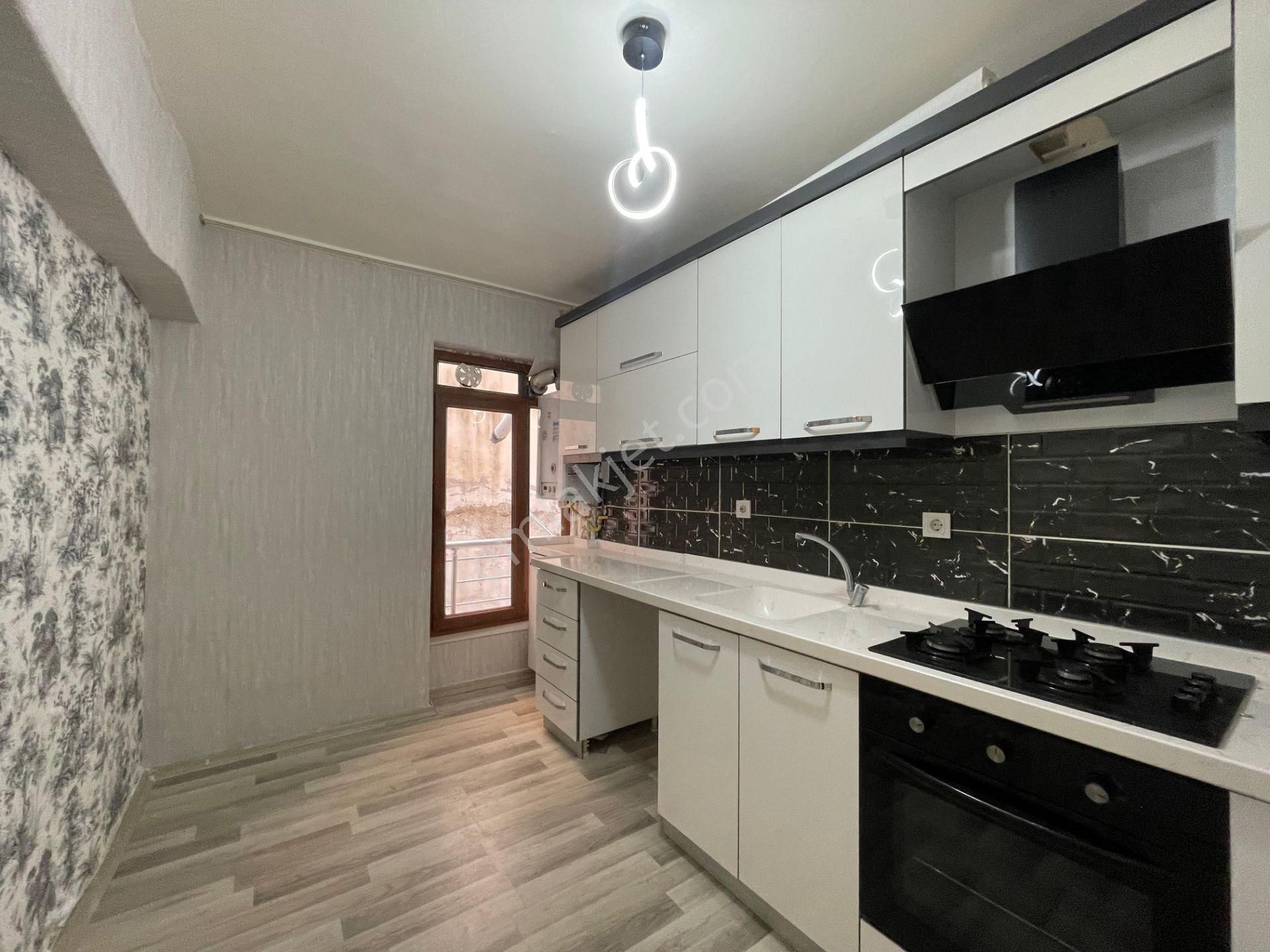 Baruthane Sokak Cadde Yakını Katta Yapılı Asansörlü Fırsat !!! - Görsel 2