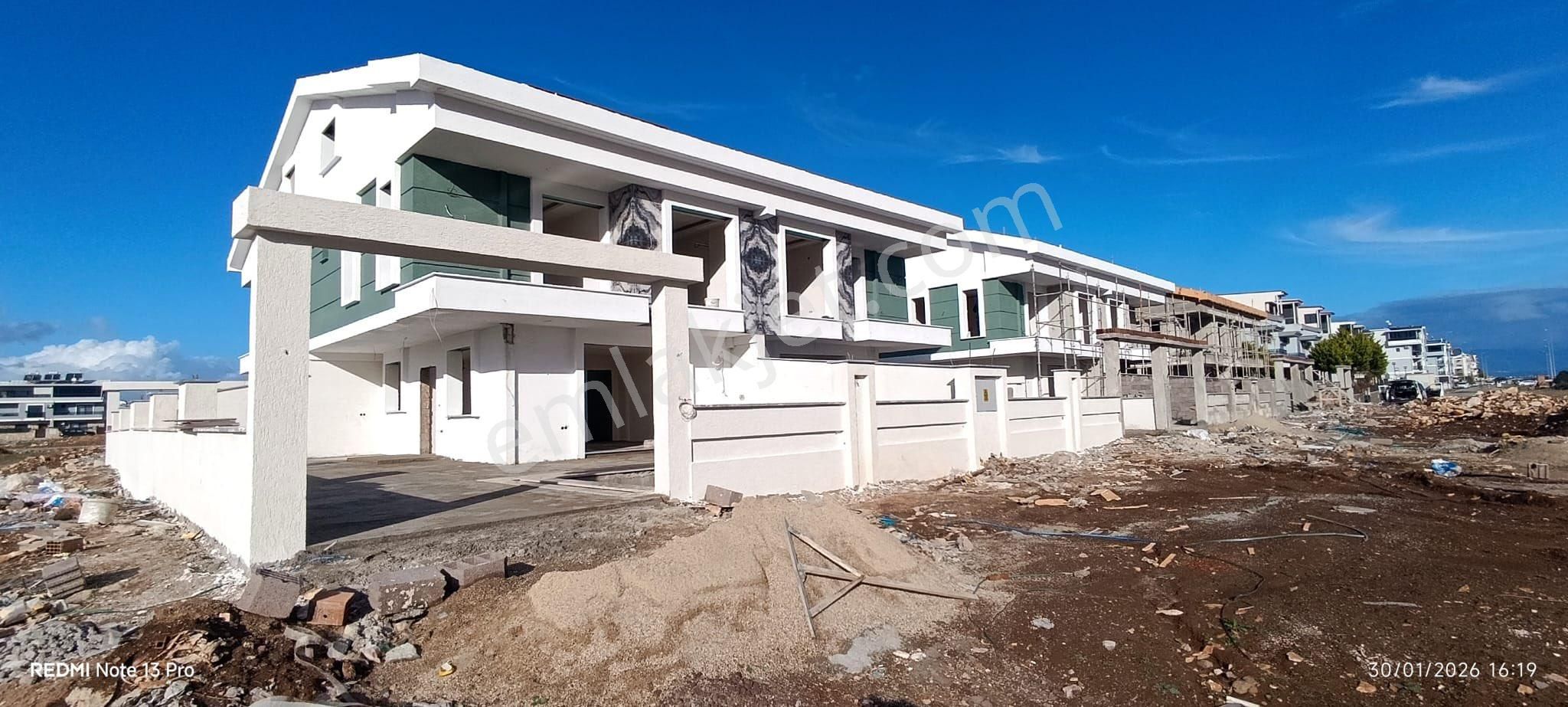 Efeler’de Merkezi Konum Sıfır Yapılı 3+1 Villa - Görsel 2