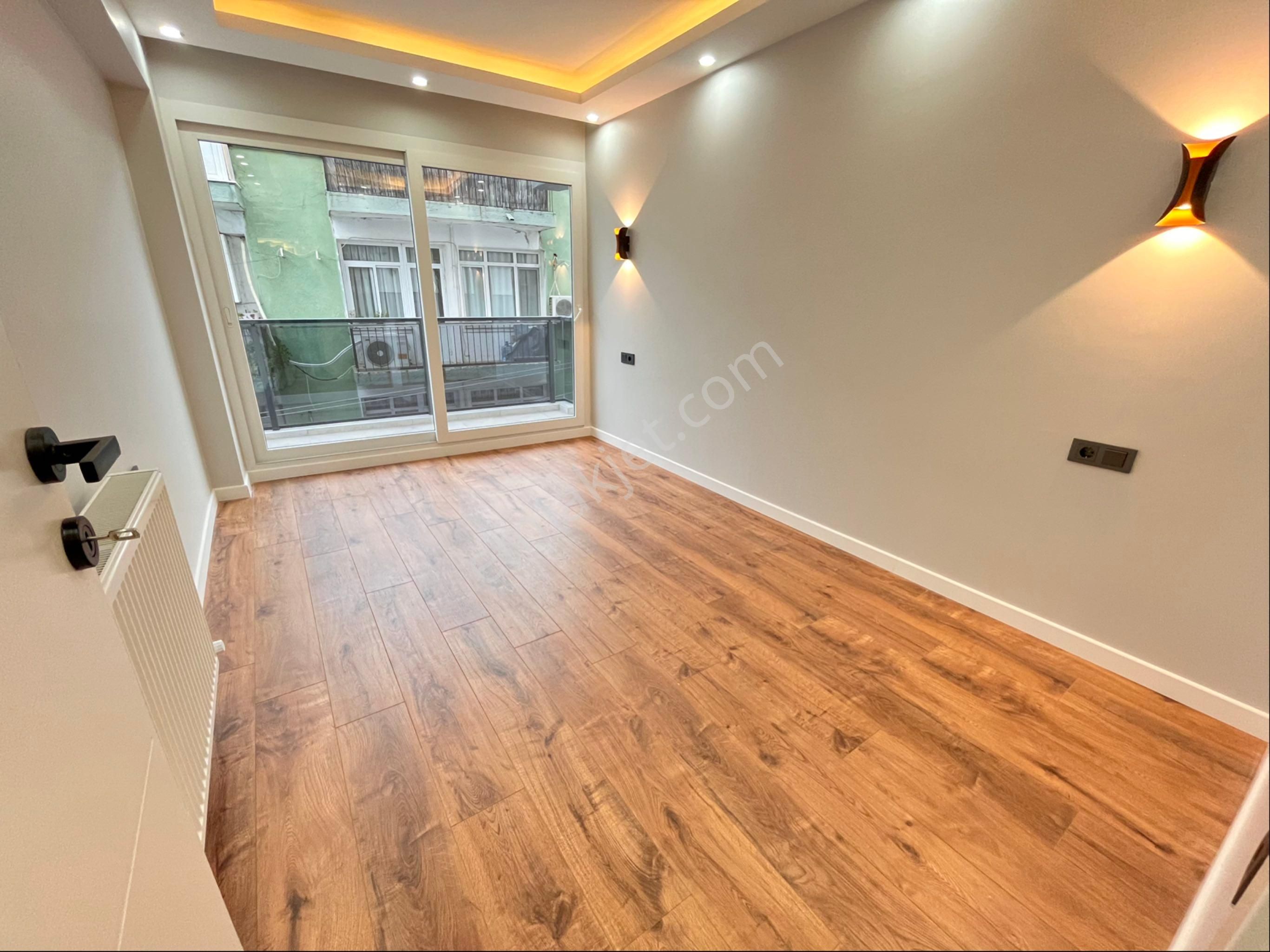 Hatay Nokta Yakınında 3+1 Lüks Dekorlu Arakat Köşe Daire - Görsel 13