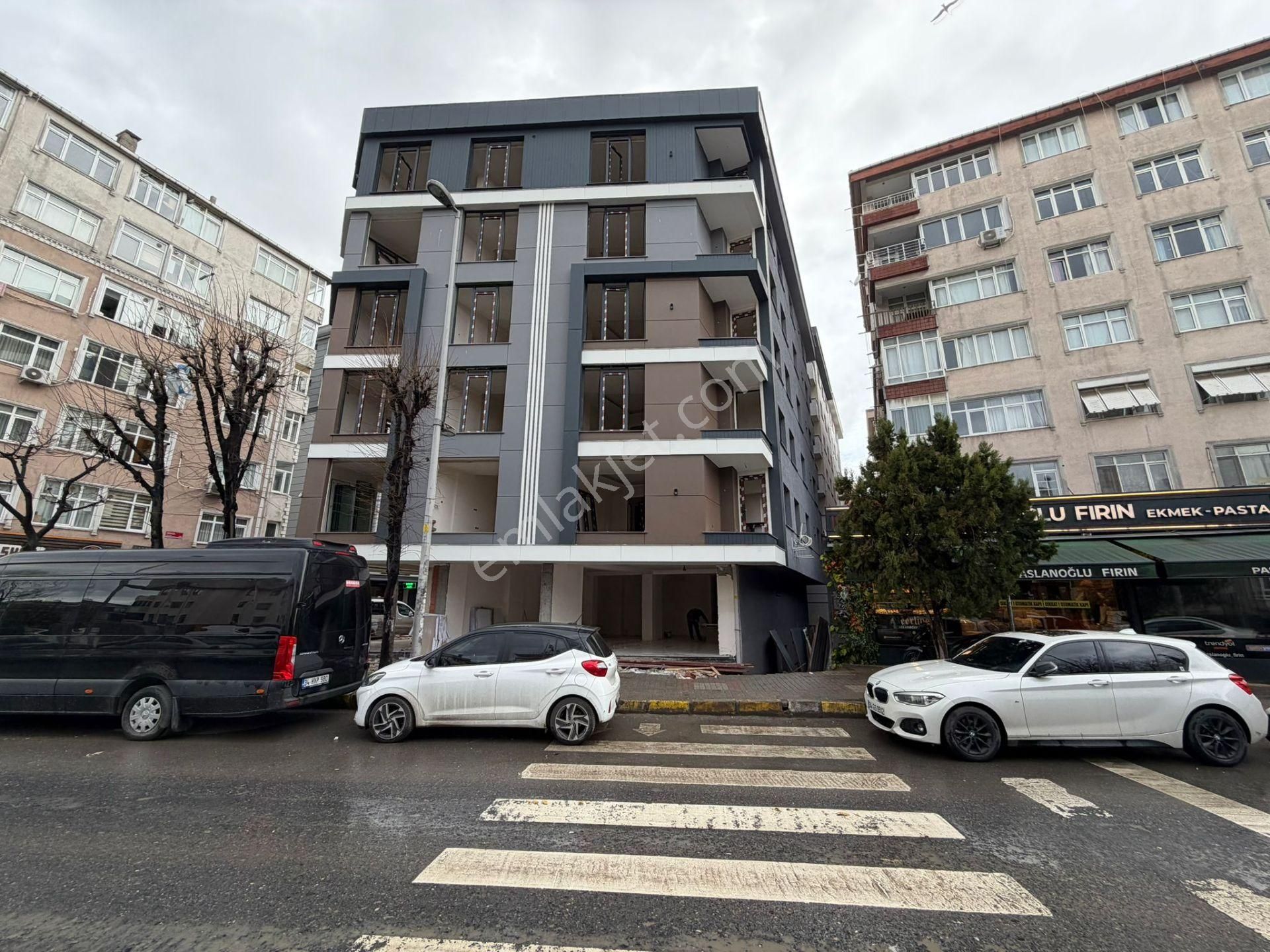 B.evler Ferit Selim Paşa Caddesi Üzeri 2 Katlı Depolu Dükkan