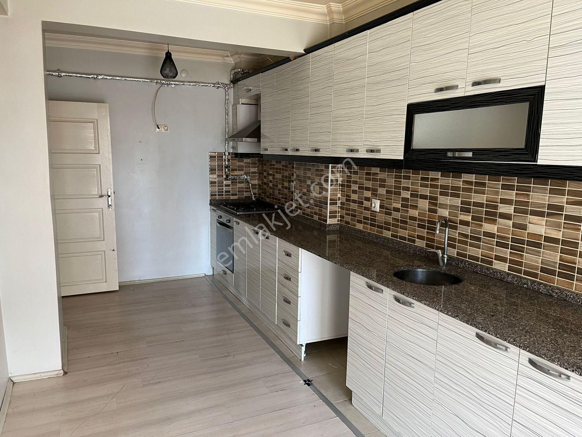 Century 21 Vizyondan Çamlıca Mahallesinde Satılık 3+1 Daire - Görsel 8