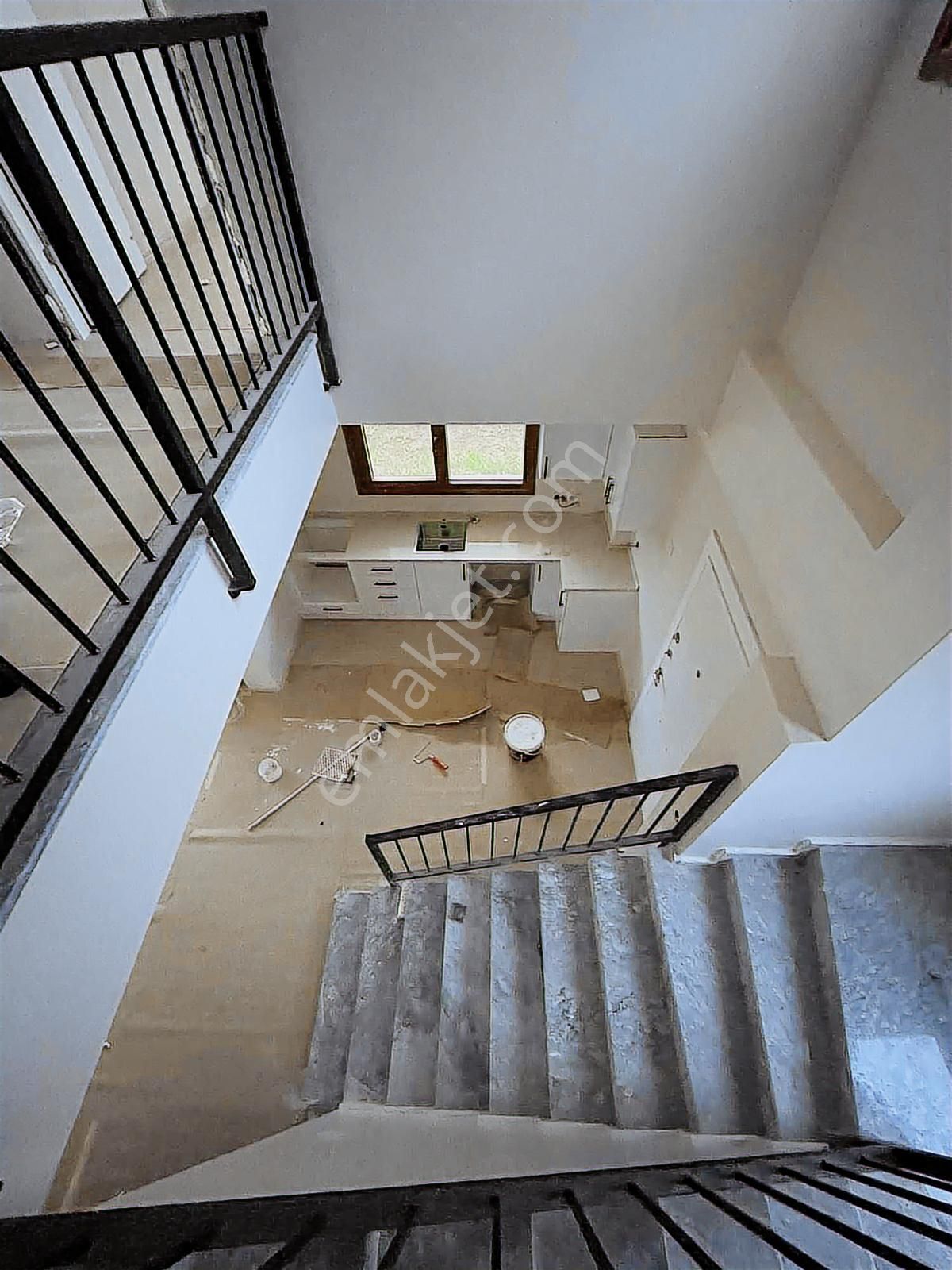 Modern Mimariyle Köşe Konforu 3+1 Havuzlu Villa - Görsel 11