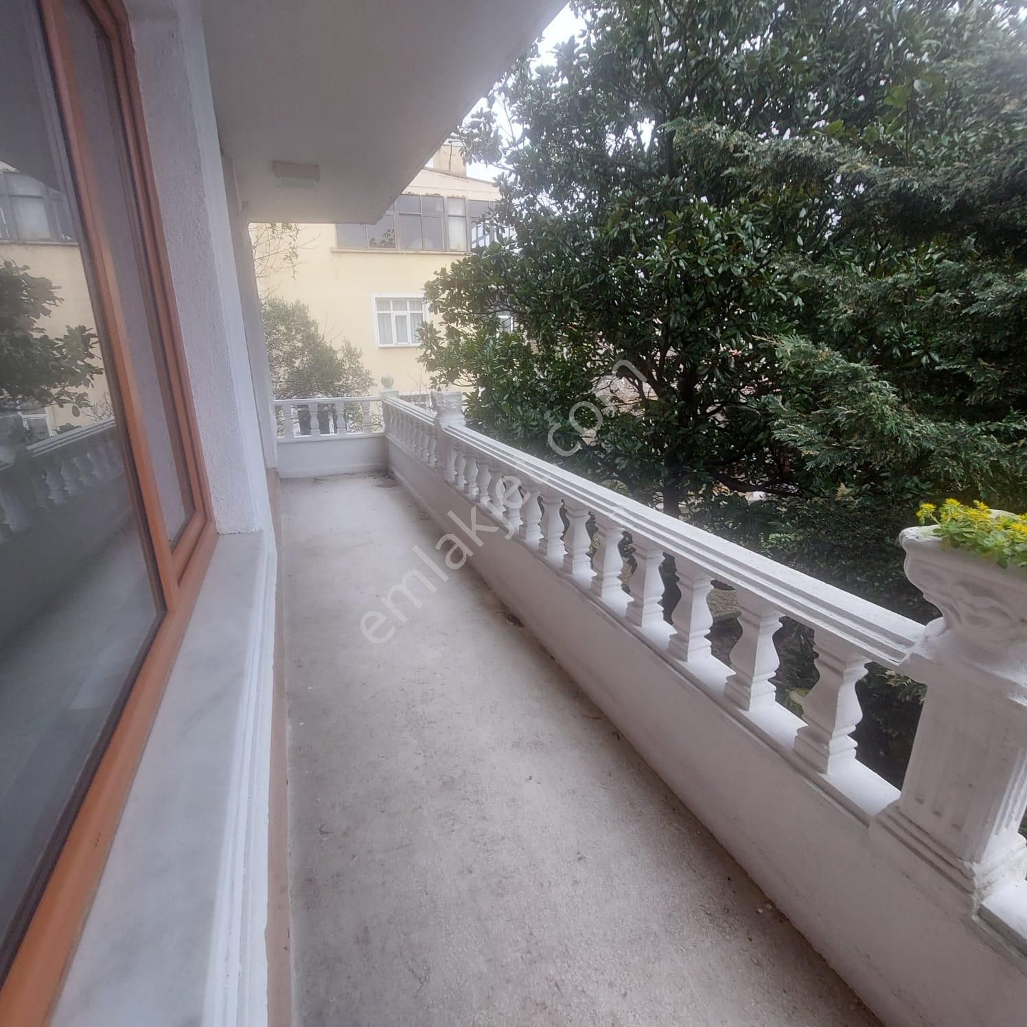 Tarabya'da Metroya Yakın Elit Bölgede Doğa İçinde 2+1 Kiralık Daire - Görsel 12