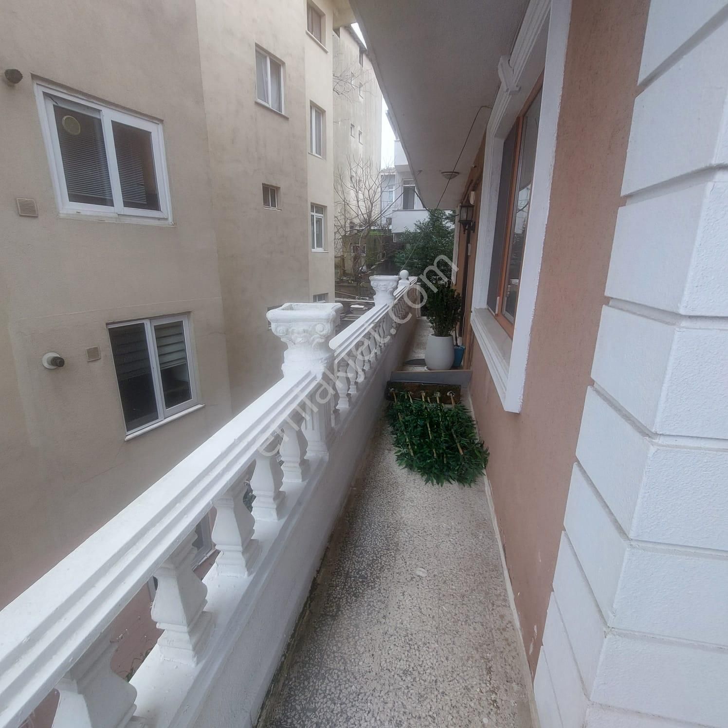 Tarabya'da Metroya Yakın Elit Bölgede Doğa İçinde 2+1 Kiralık Daire - Görsel 17