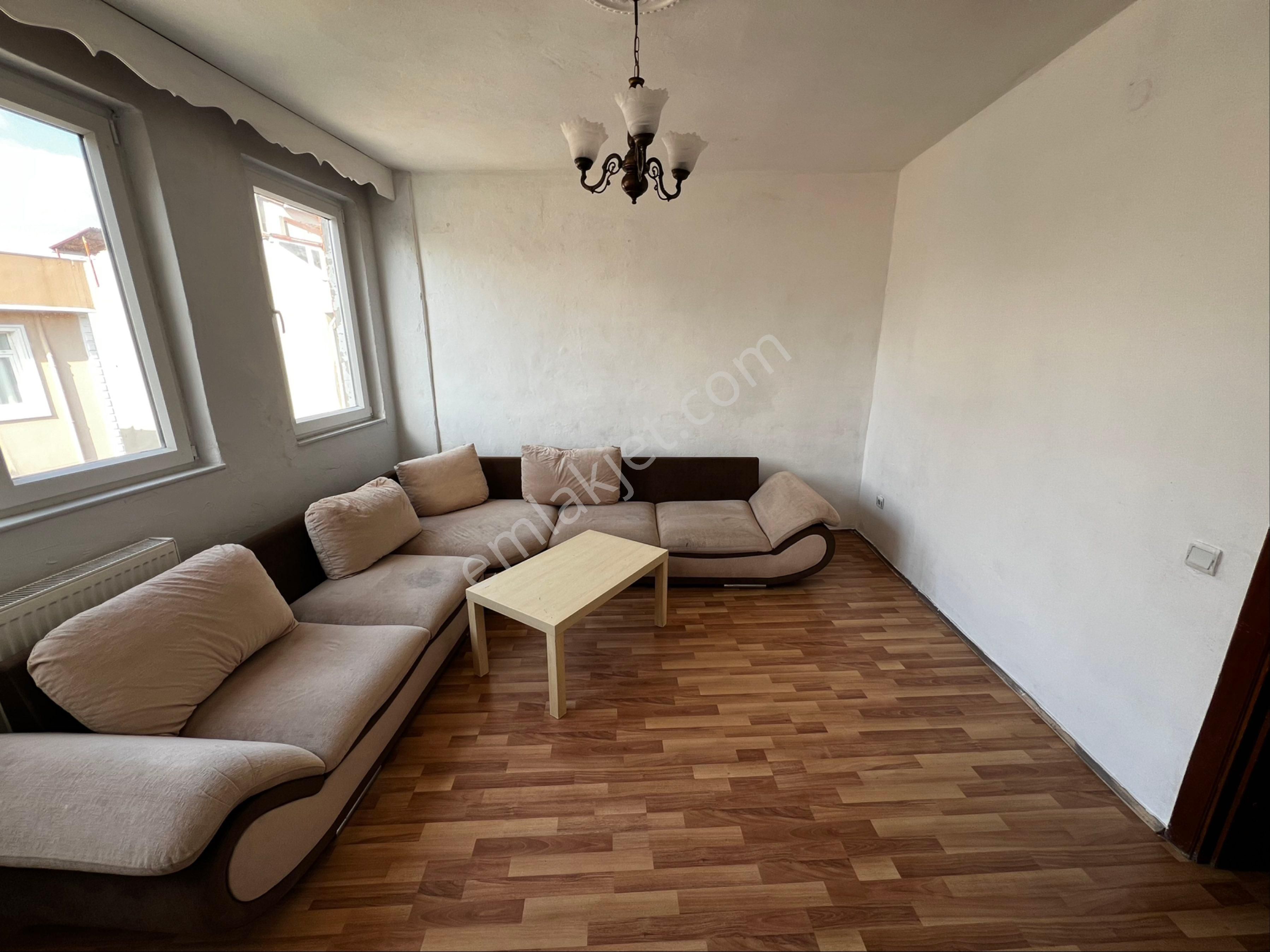 Naz Emlaktan Çevik Kuvvet Karşısında Gazi Caddesi Yanında Geniş 1+1 Kiralık Daire - Görsel 3