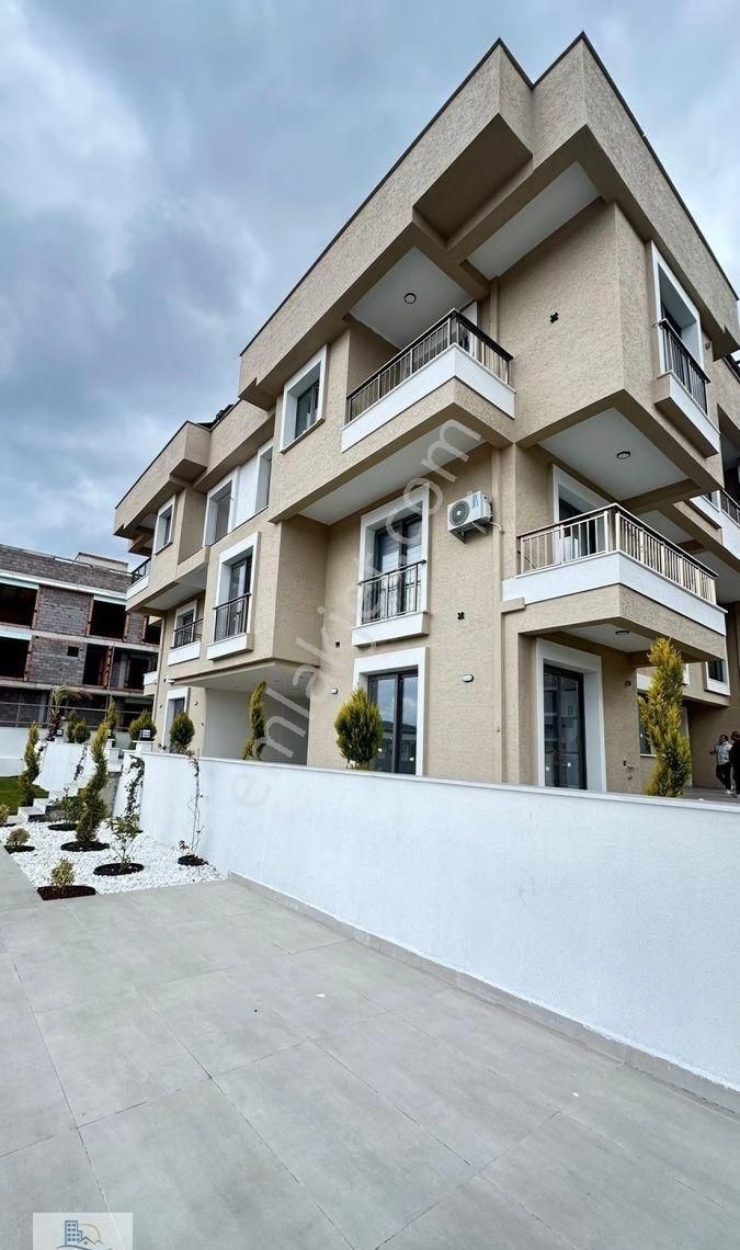Didim Cumhuriyet Mahallesinde Güvenlikli Havuzlu Asansörlü 2+1 Daire