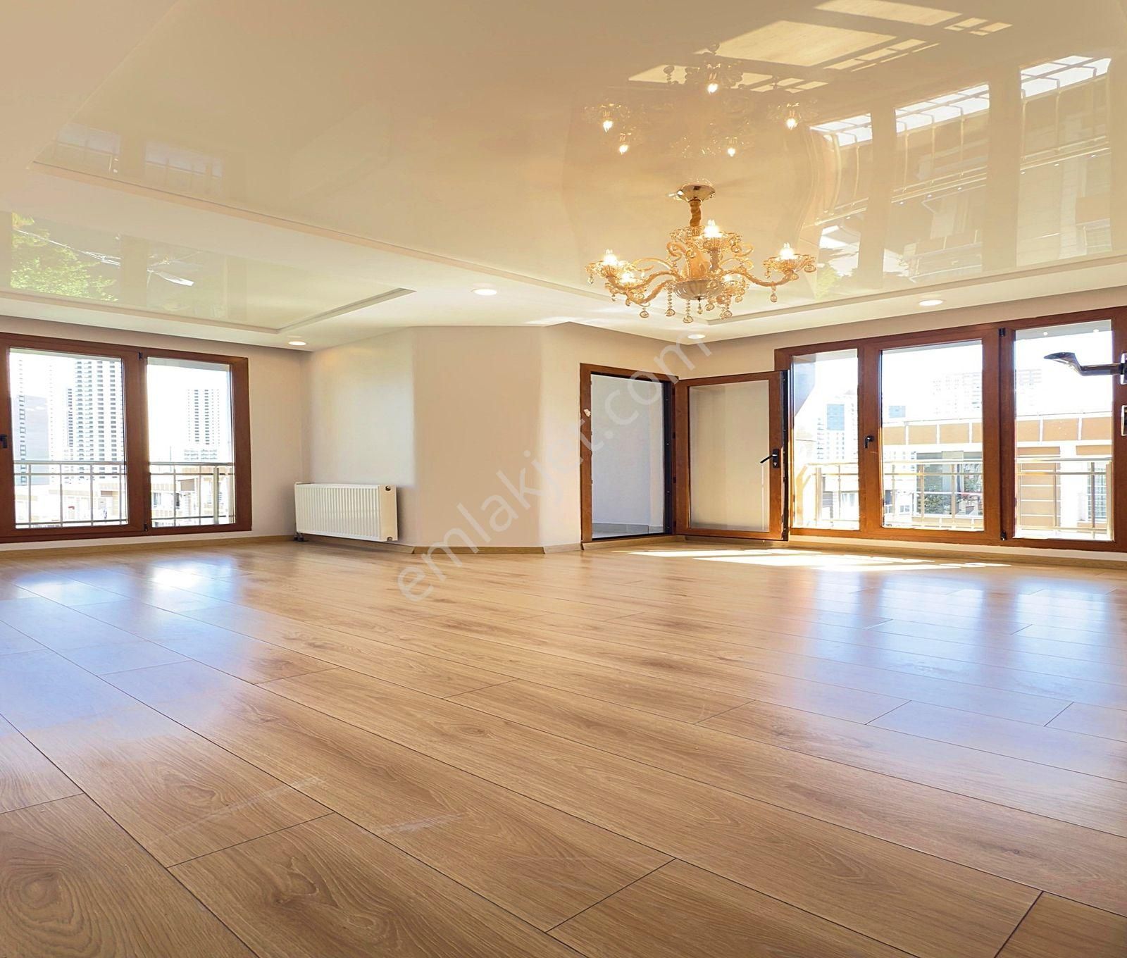 Beylikdüzü Cumhuriyet Mahallesi Gezgen İnşaat'tan 2+1 Satılık Daire