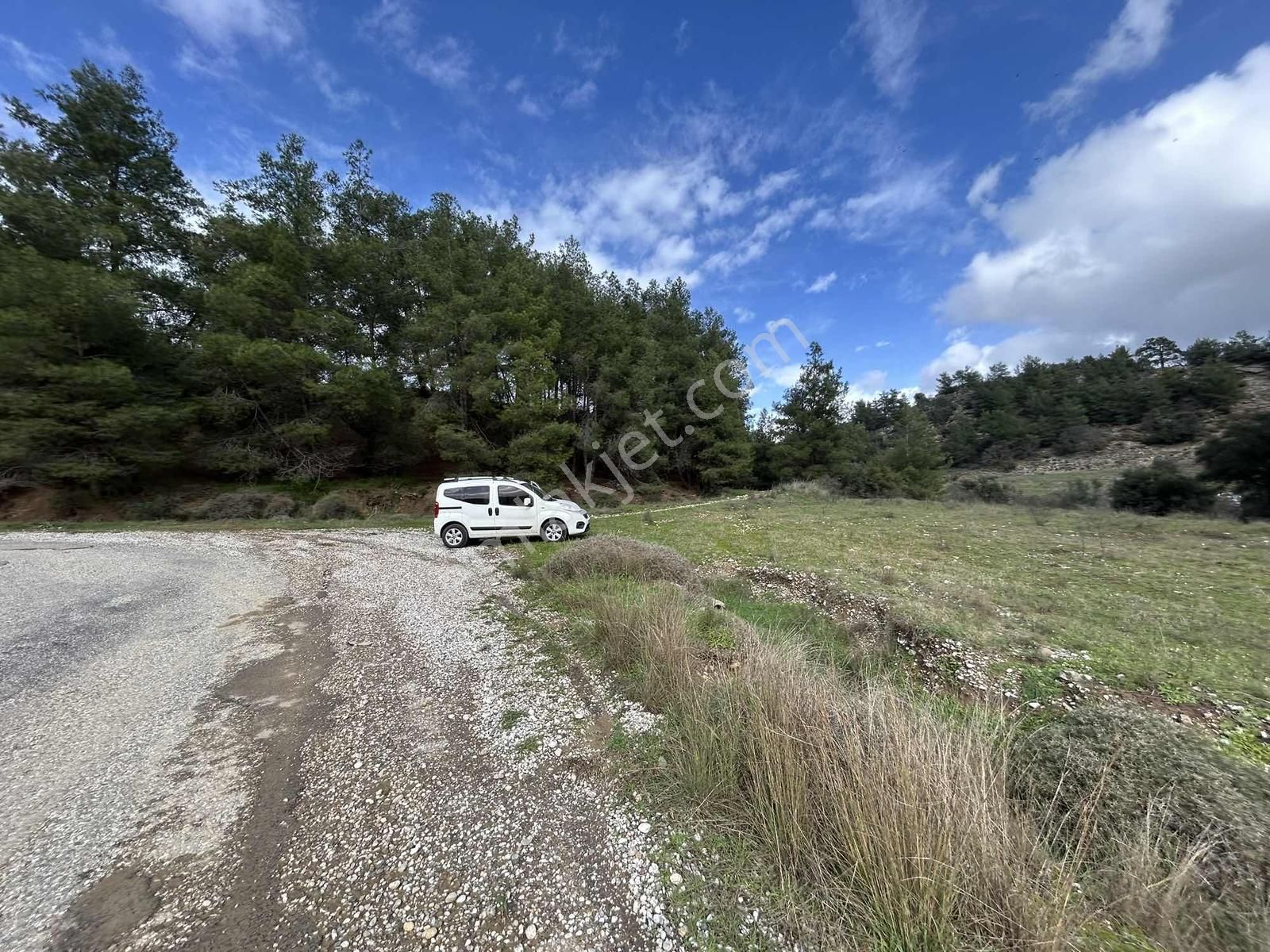 Yeşilkaramanda Köşe Yol Cephe 900 M2 Kulanımlı Arazi - Görsel 4