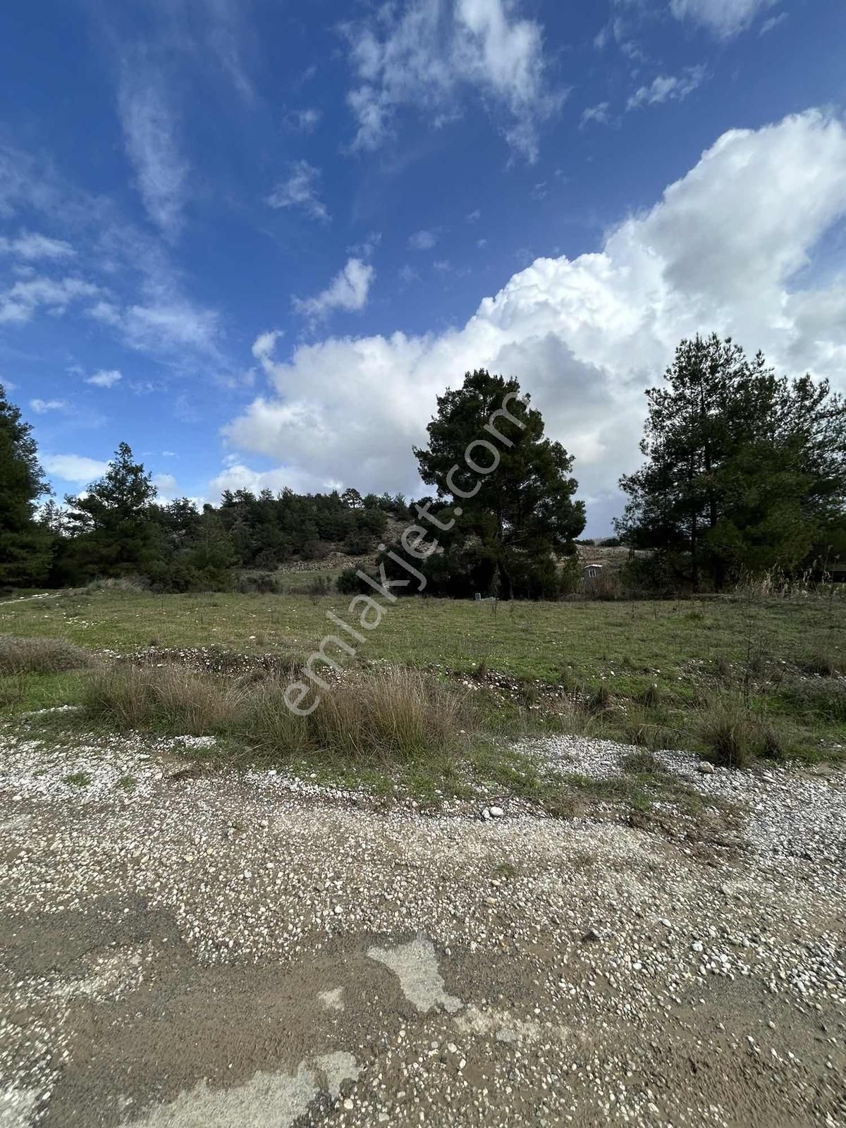 Yeşilkaramanda Köşe Yol Cephe 900 M2 Kulanımlı Arazi - Görsel 6