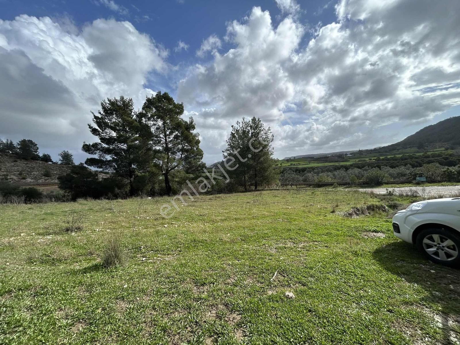 Yeşilkaramanda Köşe Yol Cephe 900 M2 Kulanımlı Arazi - Görsel 9