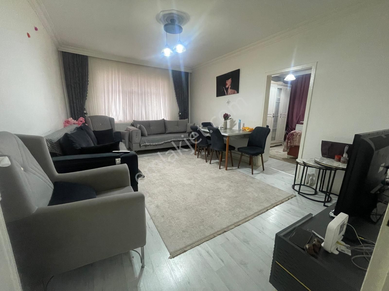 Ankara Kazanç'tan Masrafsız Cadde Üzerinde Ara Katta Bocuk Gibi Satılık 3+1 Daire ...!