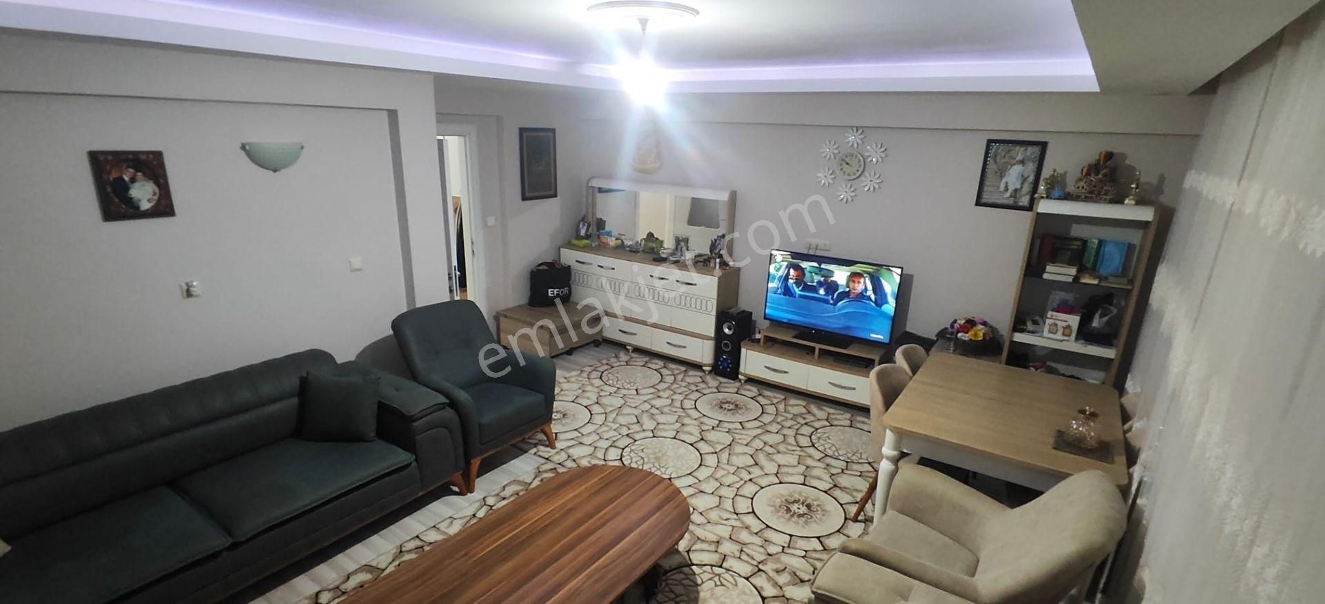 152 Evlerde Caddeye Bakan, Güneş Alan, Geniş 3+1 Satılık Daire