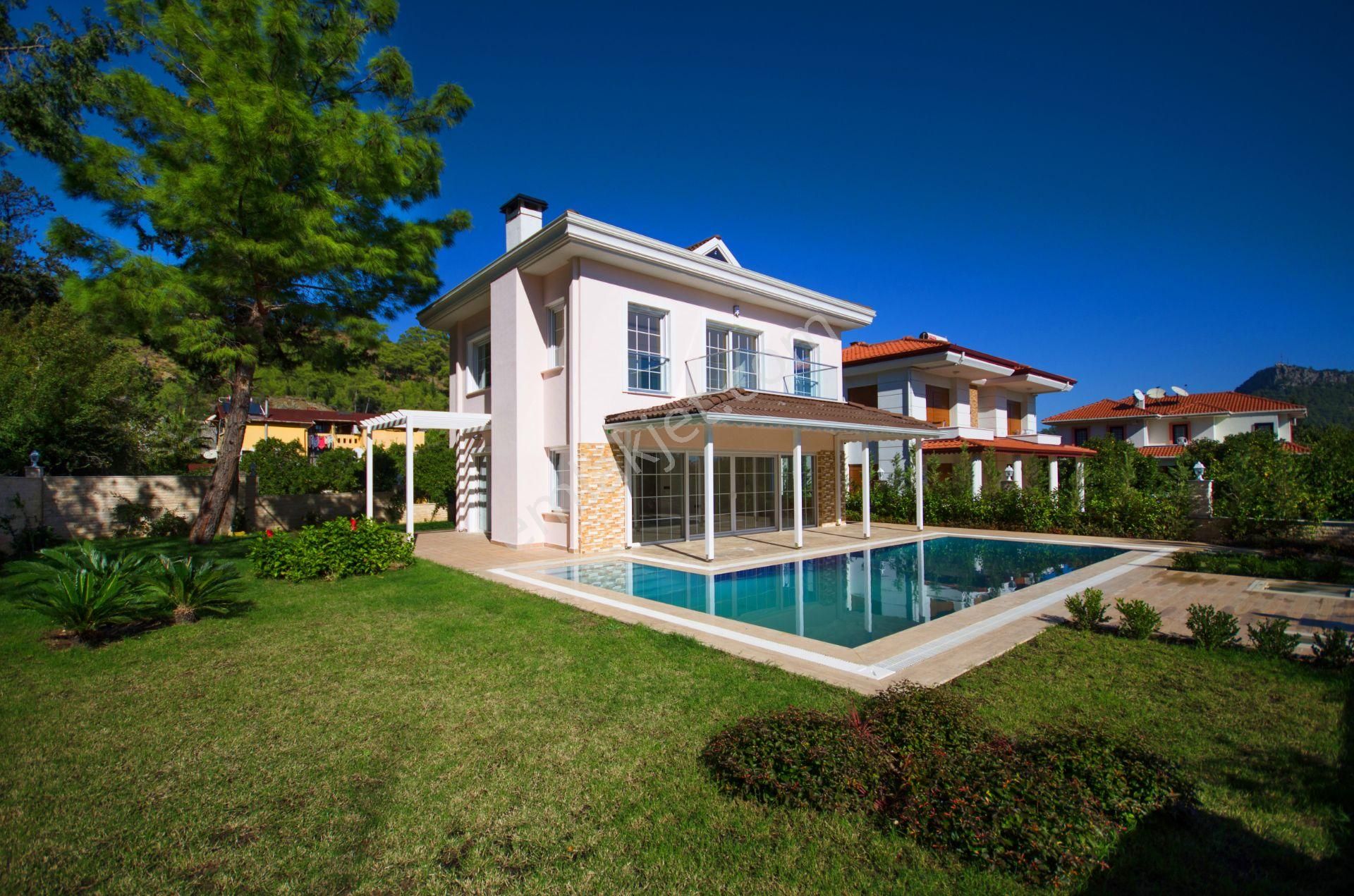 Çamyuva'da Kendine Ait 450 M² Arsa İçerisinde Satılık Müstakil Villa