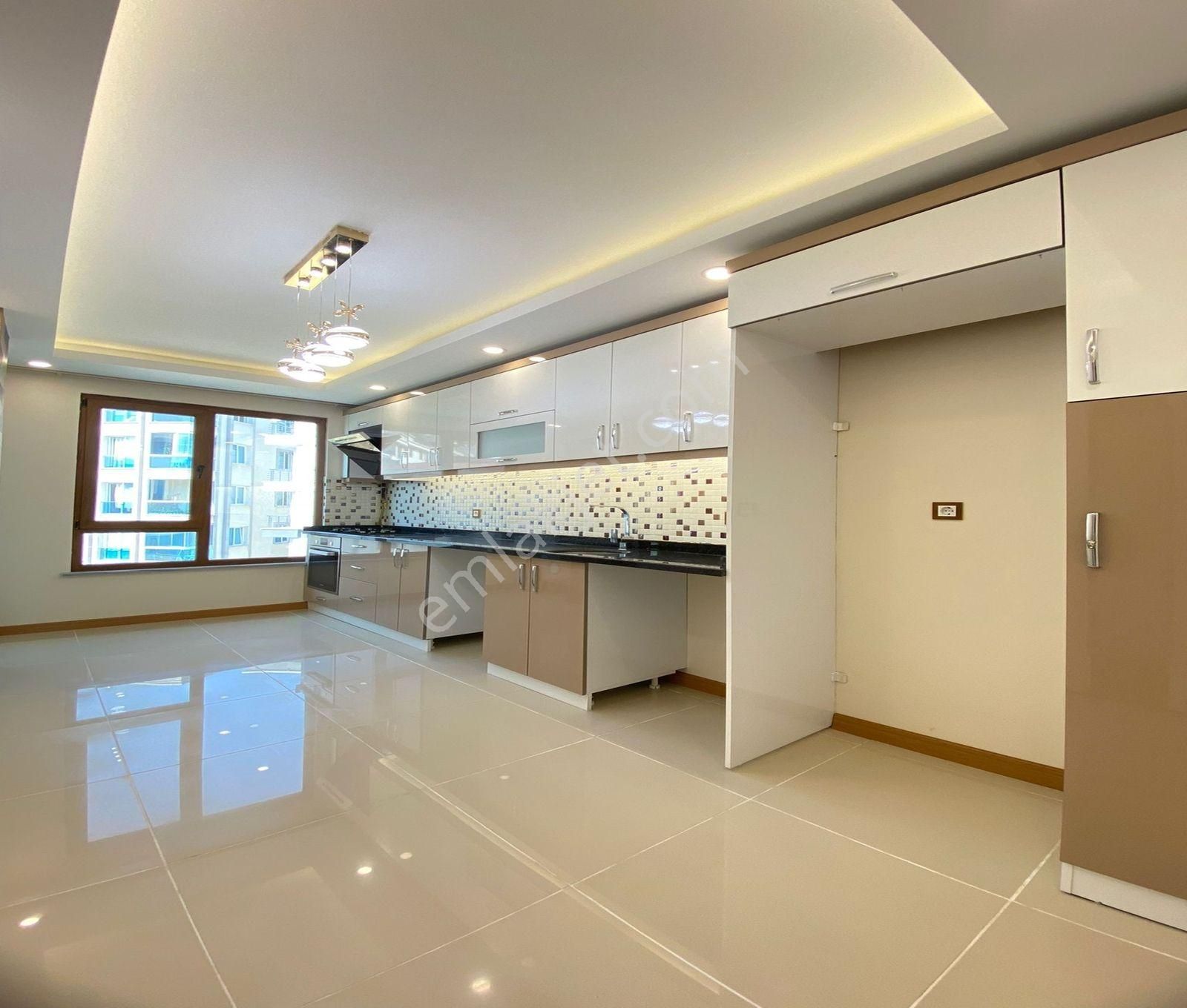 Beylikdüzü Cumhuriyet Mahallesi Gezgen İnşaat'tan 2+1 Satılık Daire - Görsel 2