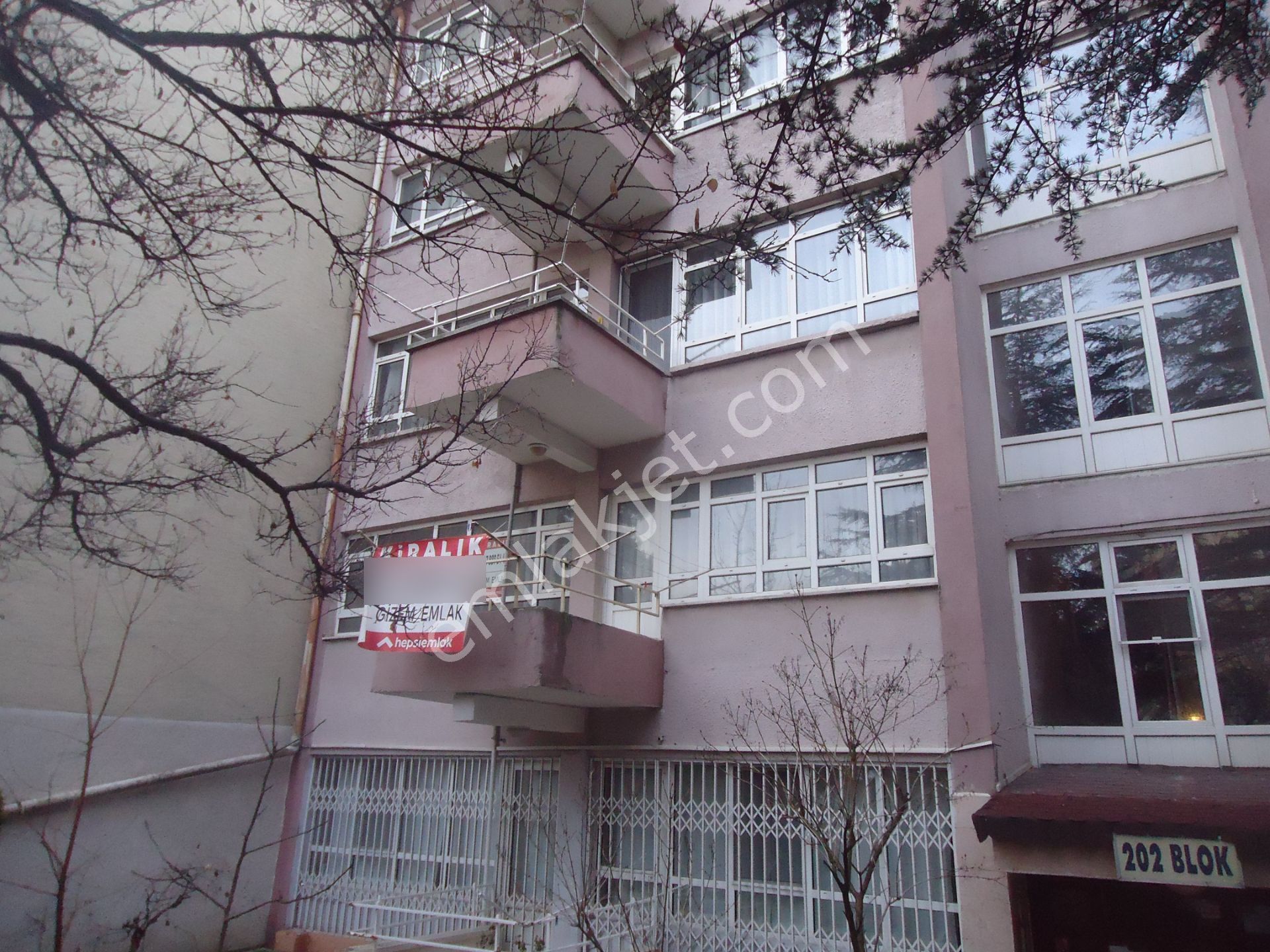 Türiş Bloklarında Gizem Emlak'tanlak'tan 2+l Eşyalı Merkezi Yerde