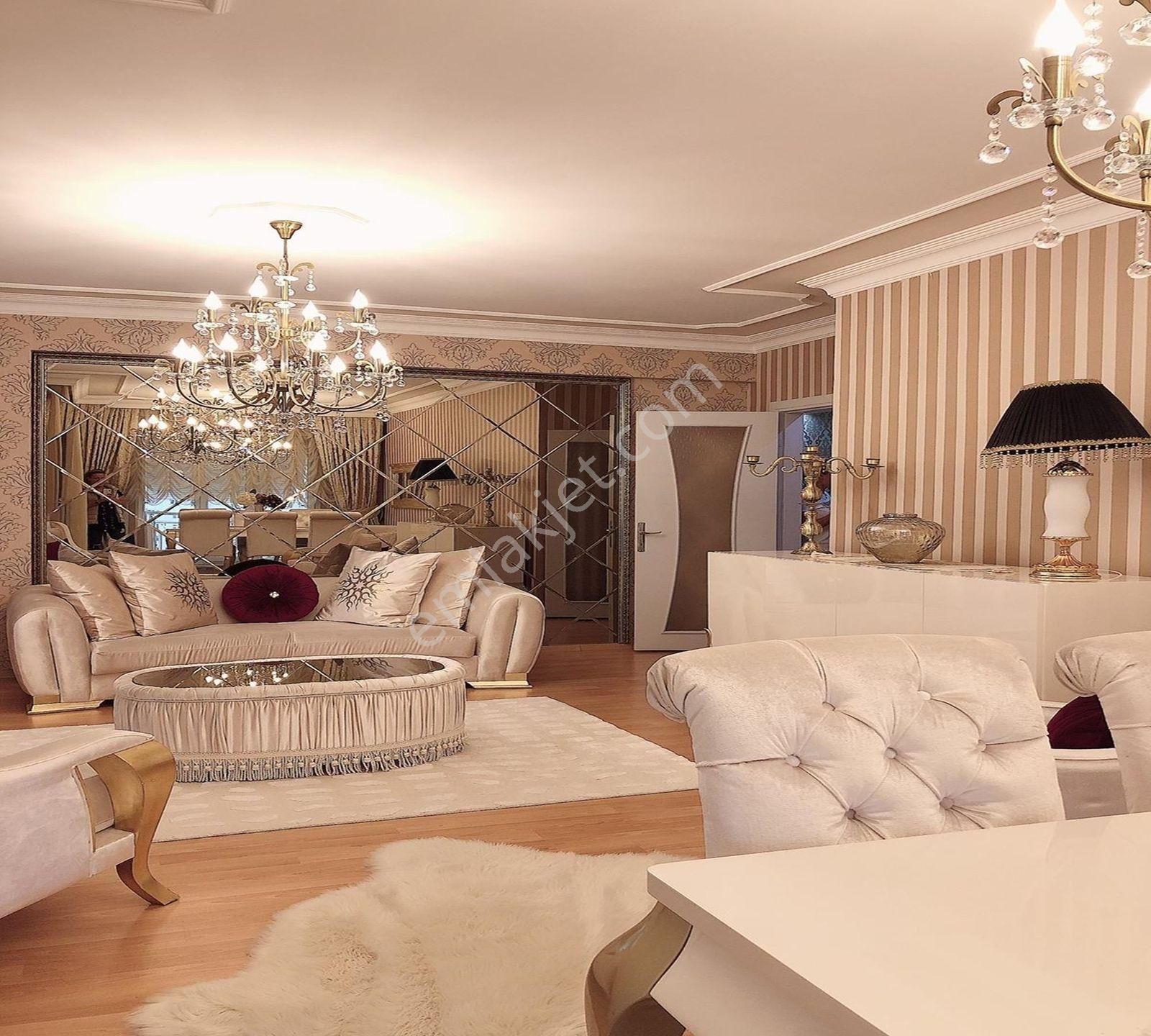 Beylikdüzü Cumhuriyet Mahallesi Gezgen İnşaat'tan 2+1 Satılık Daire