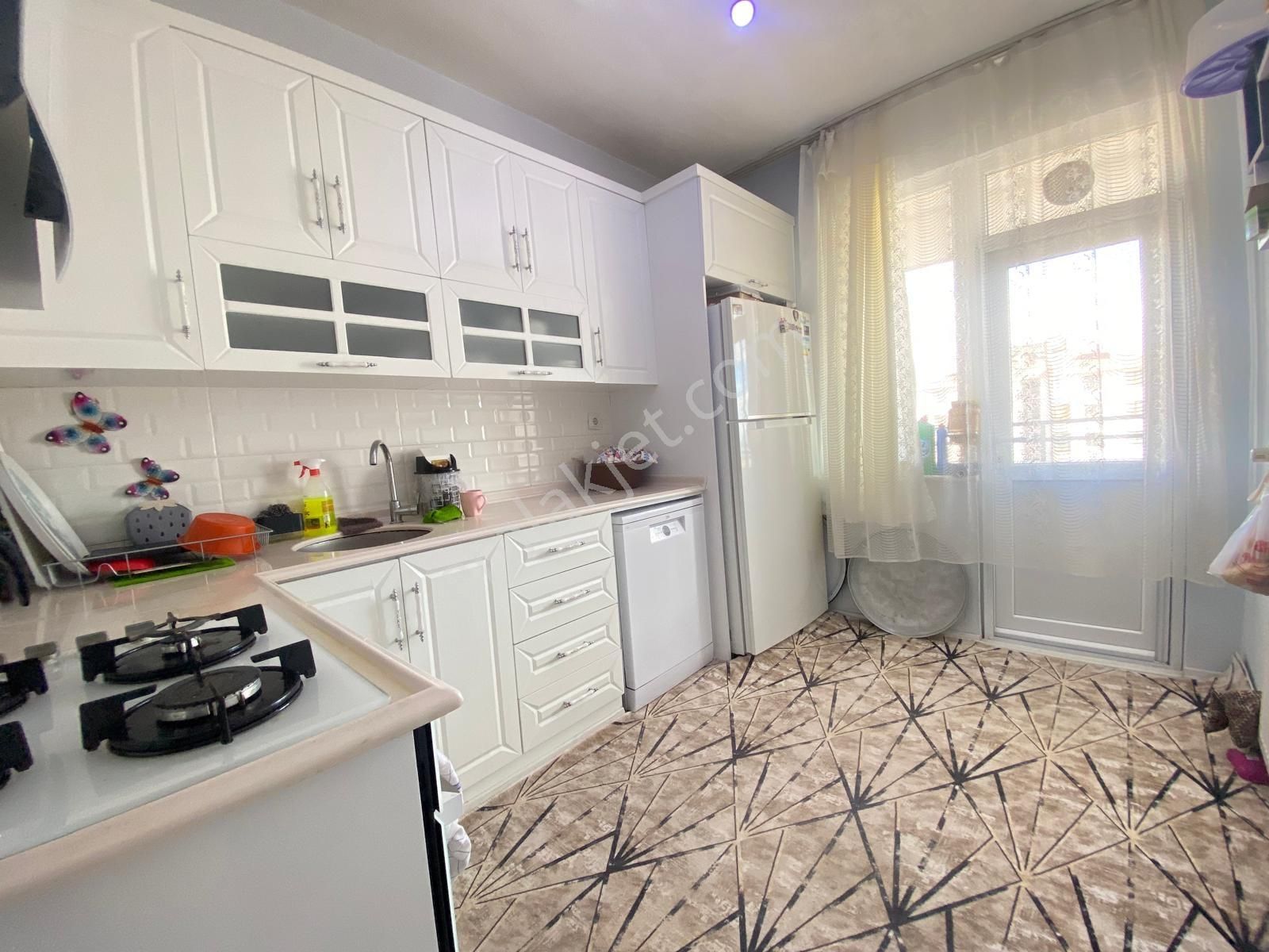 Bosna Hersek Mh. Merkezi Konumda Bakımlı 3+1 Daire