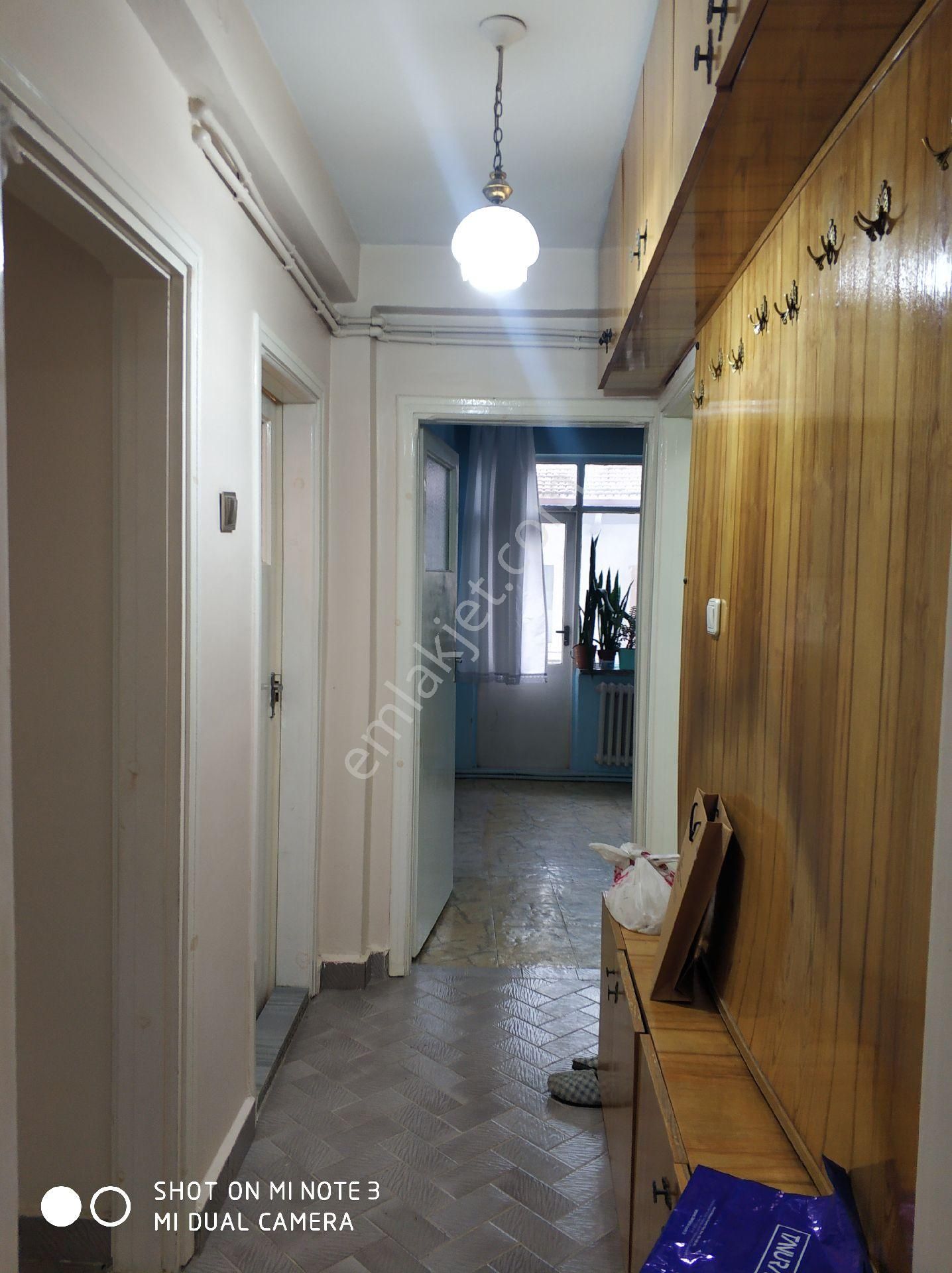 Kırım Caddesi Üstü Kiralık Ara Kat 3+1 Daire - Görsel 9