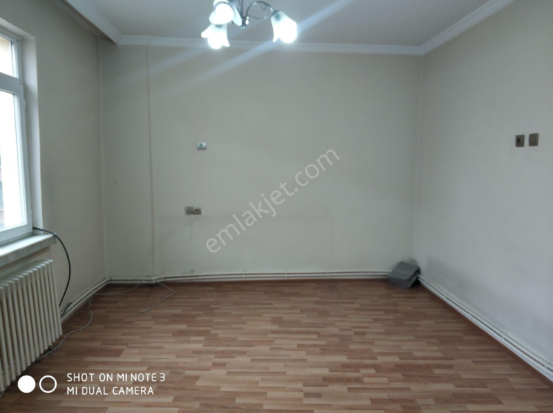 Kırım Caddesi Üstü Kiralık Ara Kat 3+1 Daire