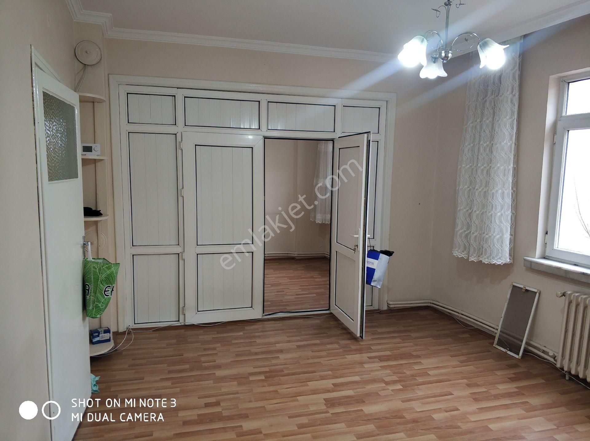 Kırım Caddesi Üstü Kiralık Ara Kat 3+1 Daire - Görsel 3