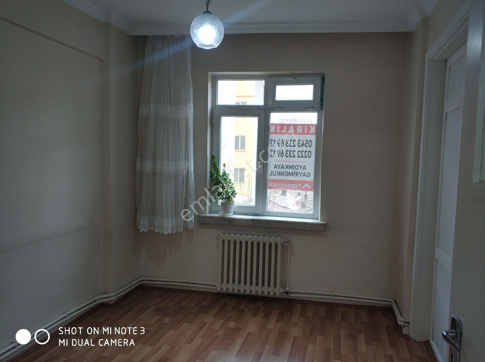 Kırım Caddesi Üstü Kiralık Ara Kat 3+1 Daire - Görsel 2