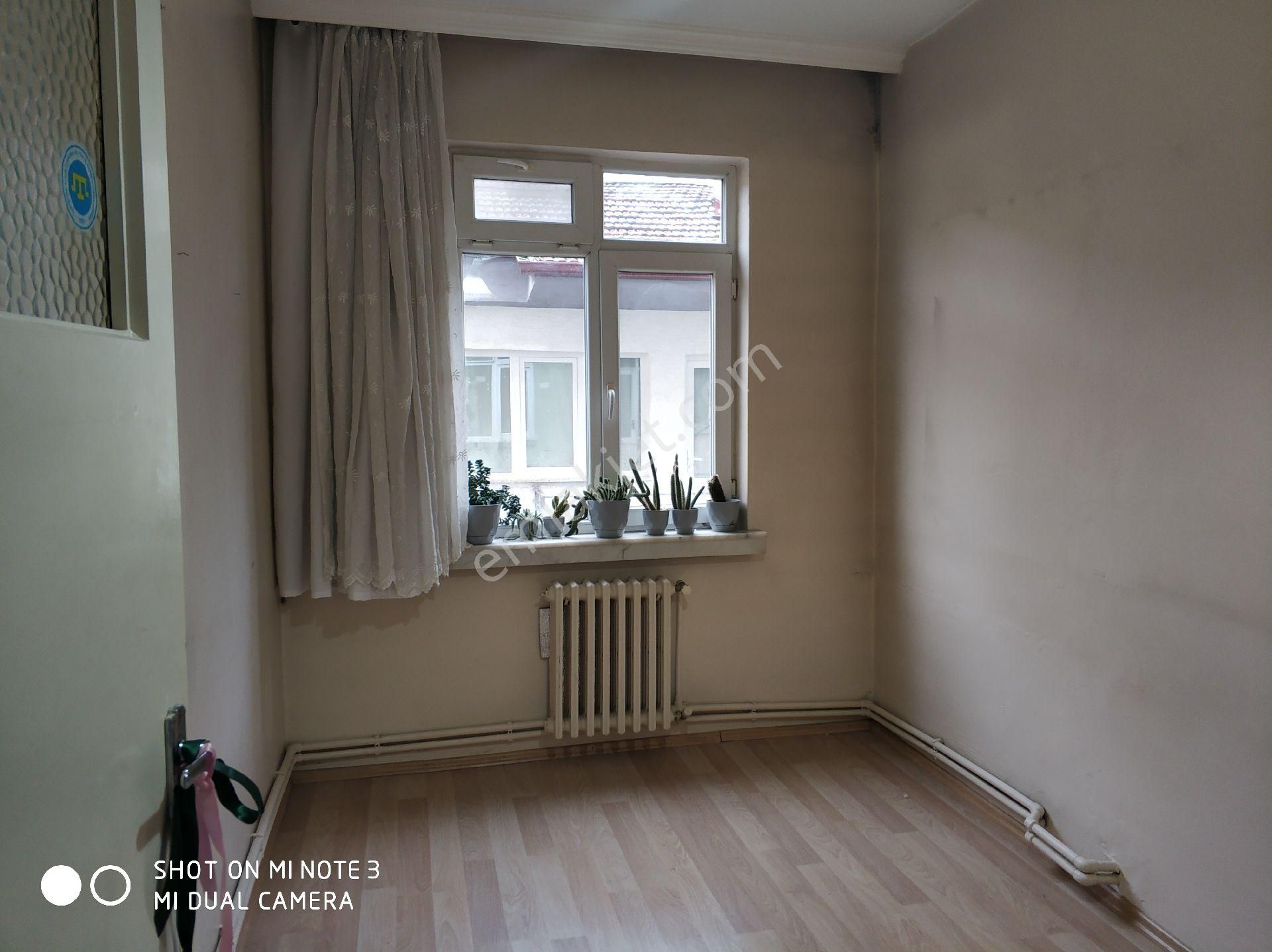 Kırım Caddesi Üstü Kiralık Ara Kat 3+1 Daire - Görsel 10