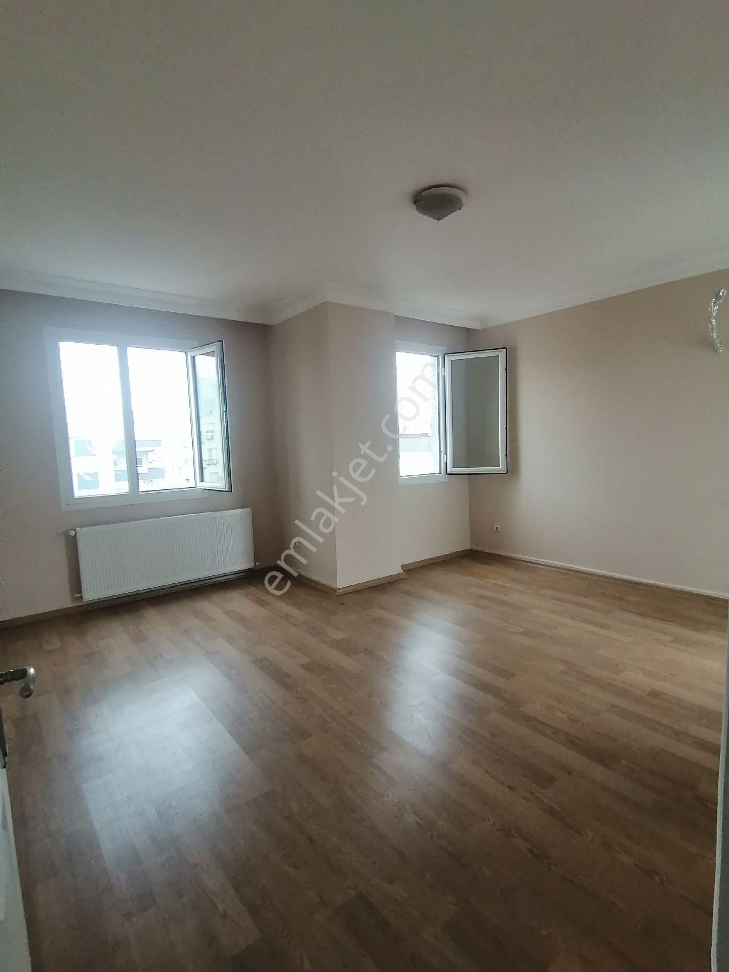 Turgut Özalda Hasarsız İskanlı Çok Geniş 5 Balkon 3 Wc Parkeli Doğalgazlı 4+1 Kapalı Mutfak - Görsel 24
