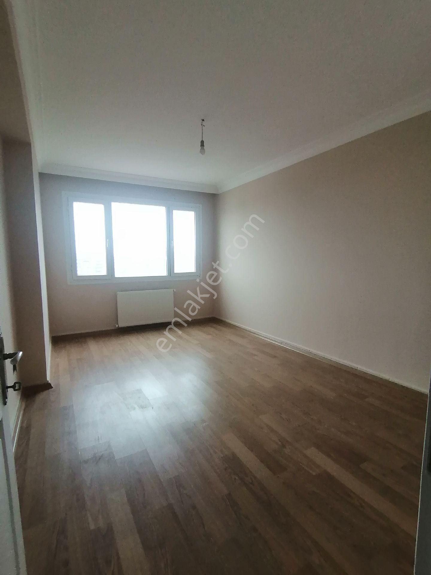 Turgut Özalda Hasarsız İskanlı Çok Geniş 5 Balkon 3 Wc Parkeli Doğalgazlı 4+1 Kapalı Mutfak - Görsel 9