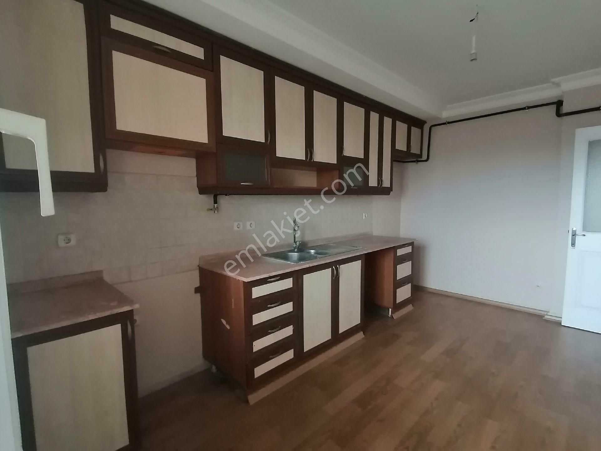 Turgut Özalda Hasarsız İskanlı Çok Geniş 5 Balkon 3 Wc Parkeli Doğalgazlı 4+1 Kapalı Mutfak - Görsel 6