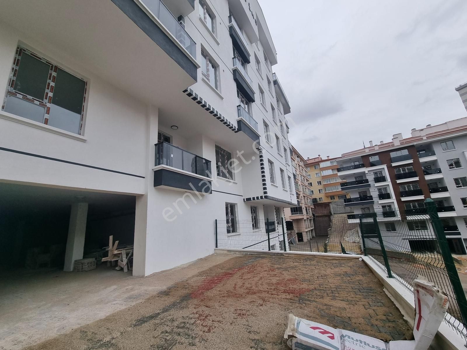 Merkezi Konumda Lüks Yapılı Sıfır 3+1 Satılık Daire - Görsel 32