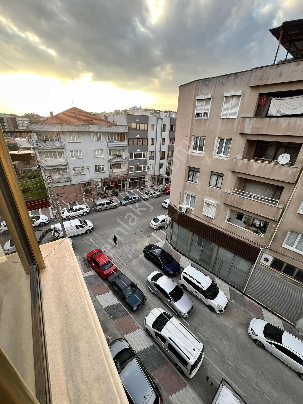 Bergama Çarşı Merkezde Kiralık Doğalgazlı 3+1 Daire - Görsel 5