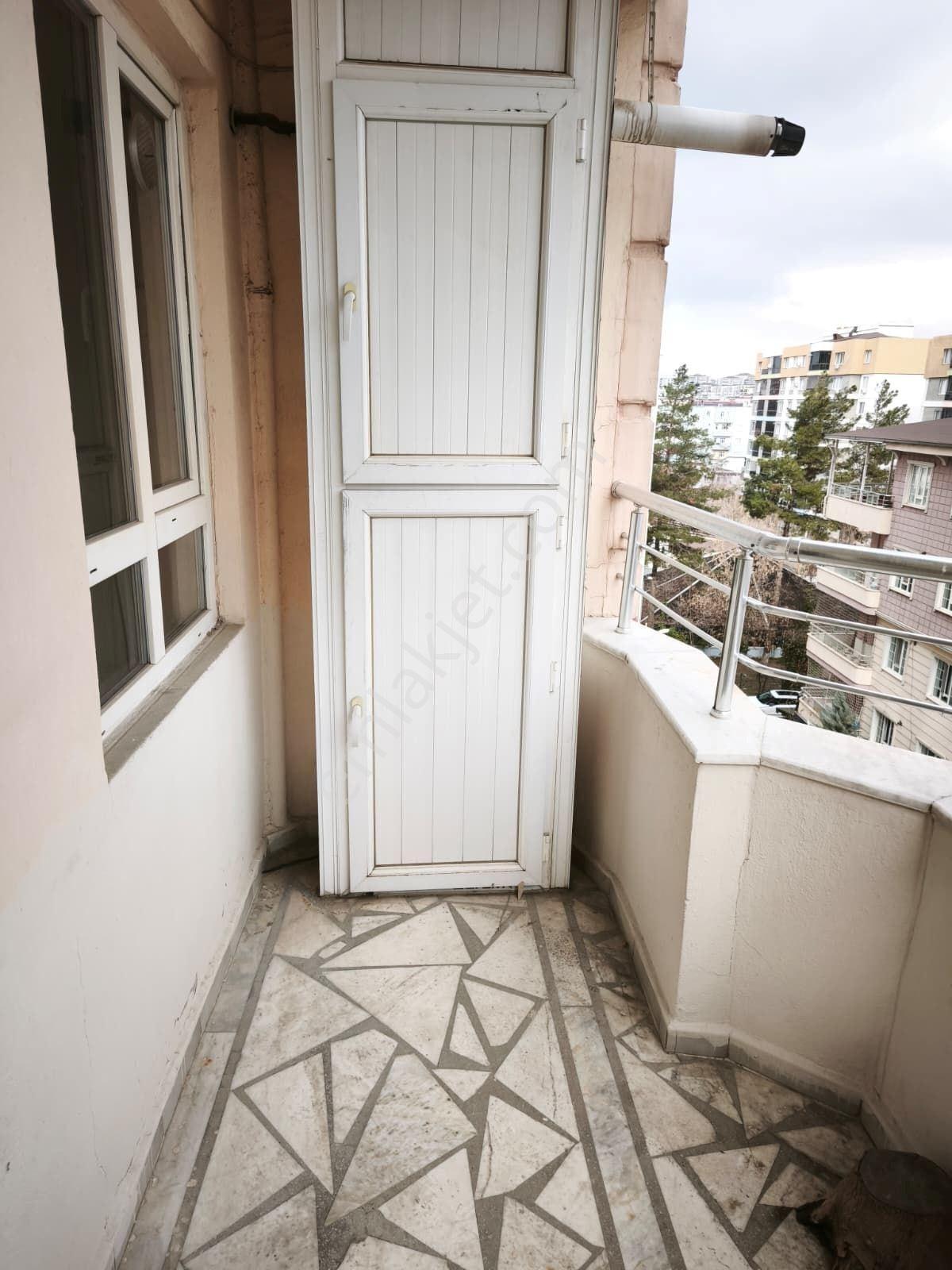 Emlak 72'den Diyarbakır Caddesi Üzerinde Kiralık 2,5+1 Daire - Görsel 17