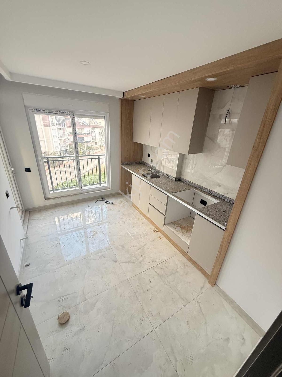 Gazi Mah İtfaiye Arkası Katta Sıfır Lüx 2+1