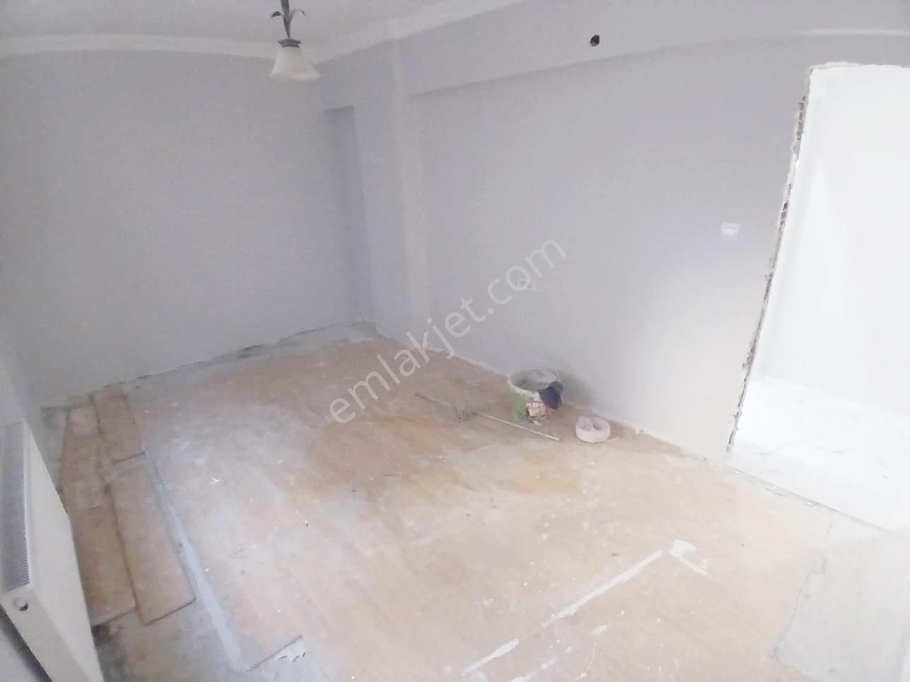 Adres Gayrimenkul'den Tadilat Aşamasında 3+1 Çarşı Yakını Daire - Görsel 5